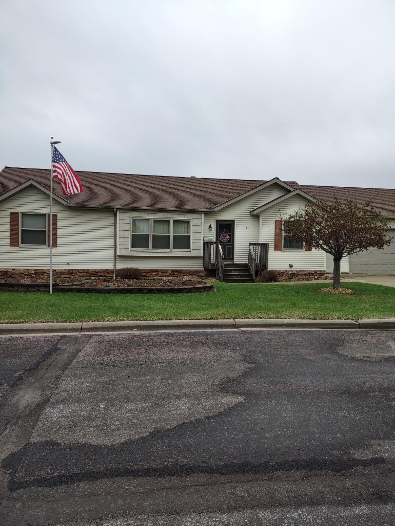 737 Hackberry Street Property Photo 1