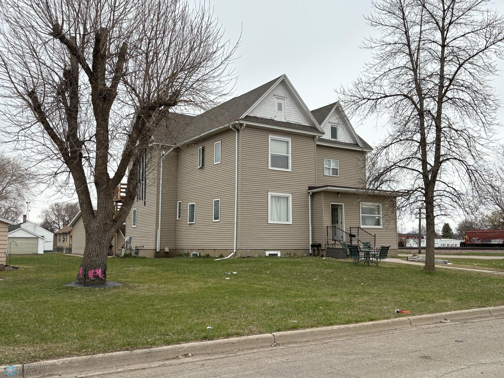 203 10th Street Property Photo 1