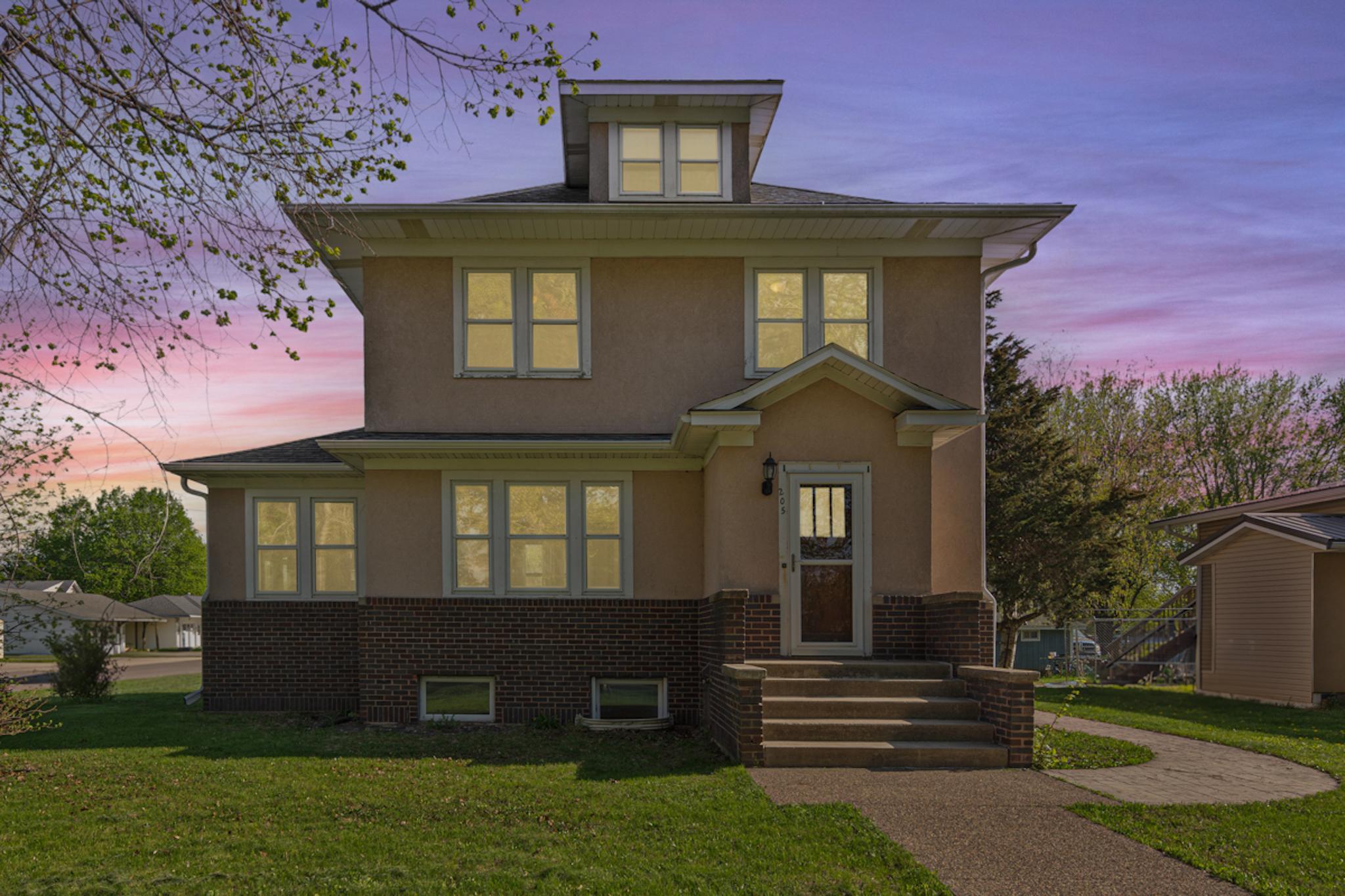 205 2nd Street Property Photo 1