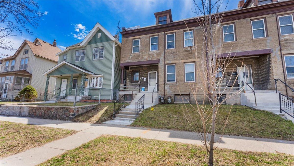 400 Van Buren Avenue Property Photo 1