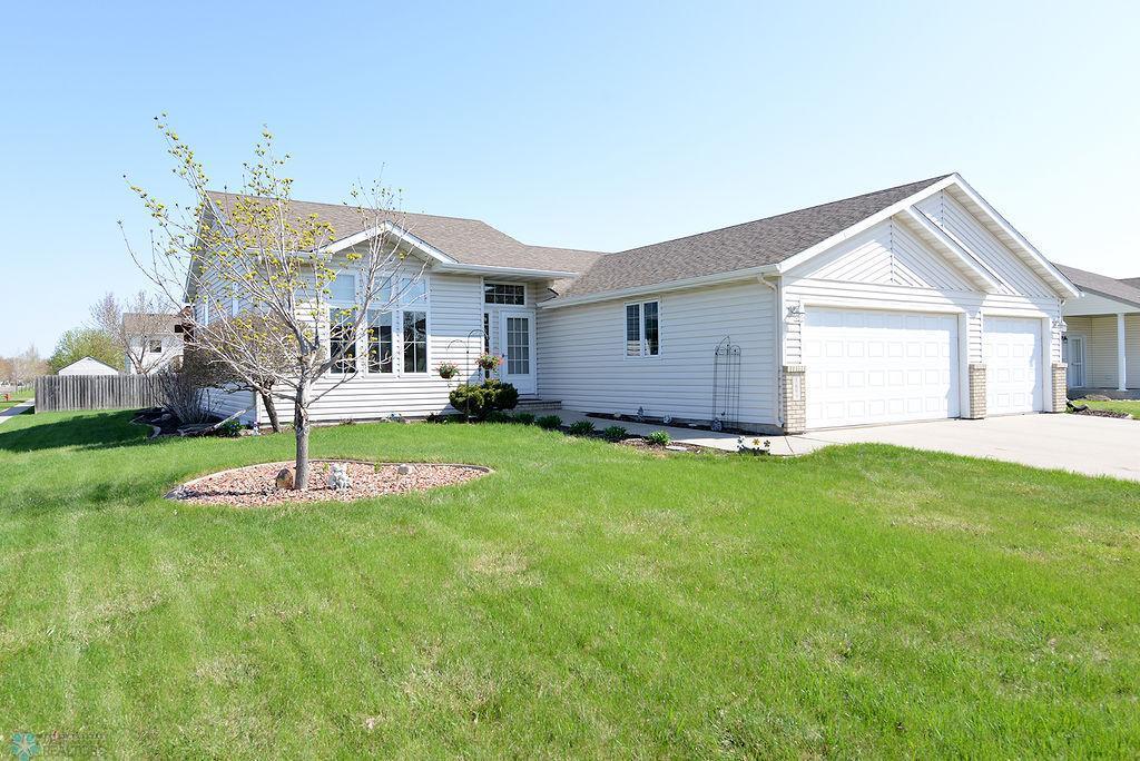 1695 Oakwood Drive Property Photo 1