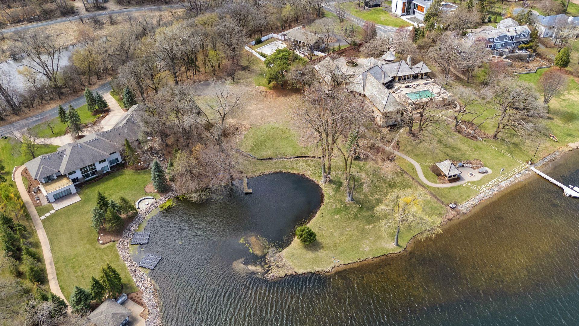 6851 Beach Road Property Photo