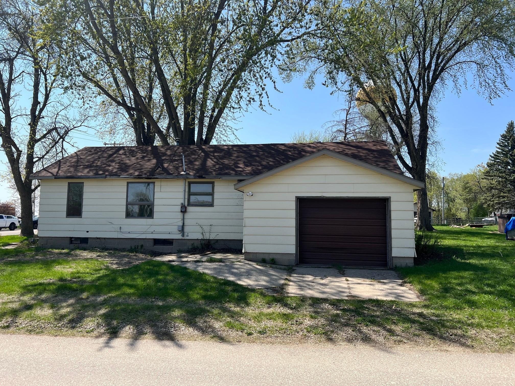 400 Main Street Property Photo 1