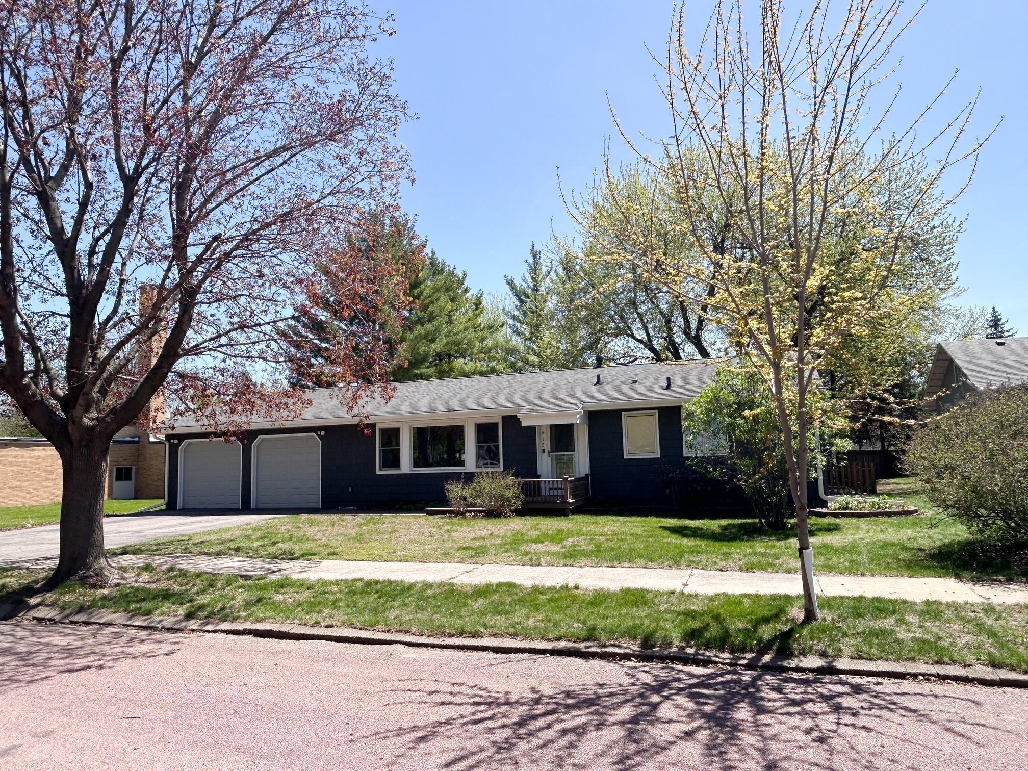 912 4th Avenue Property Photo 1