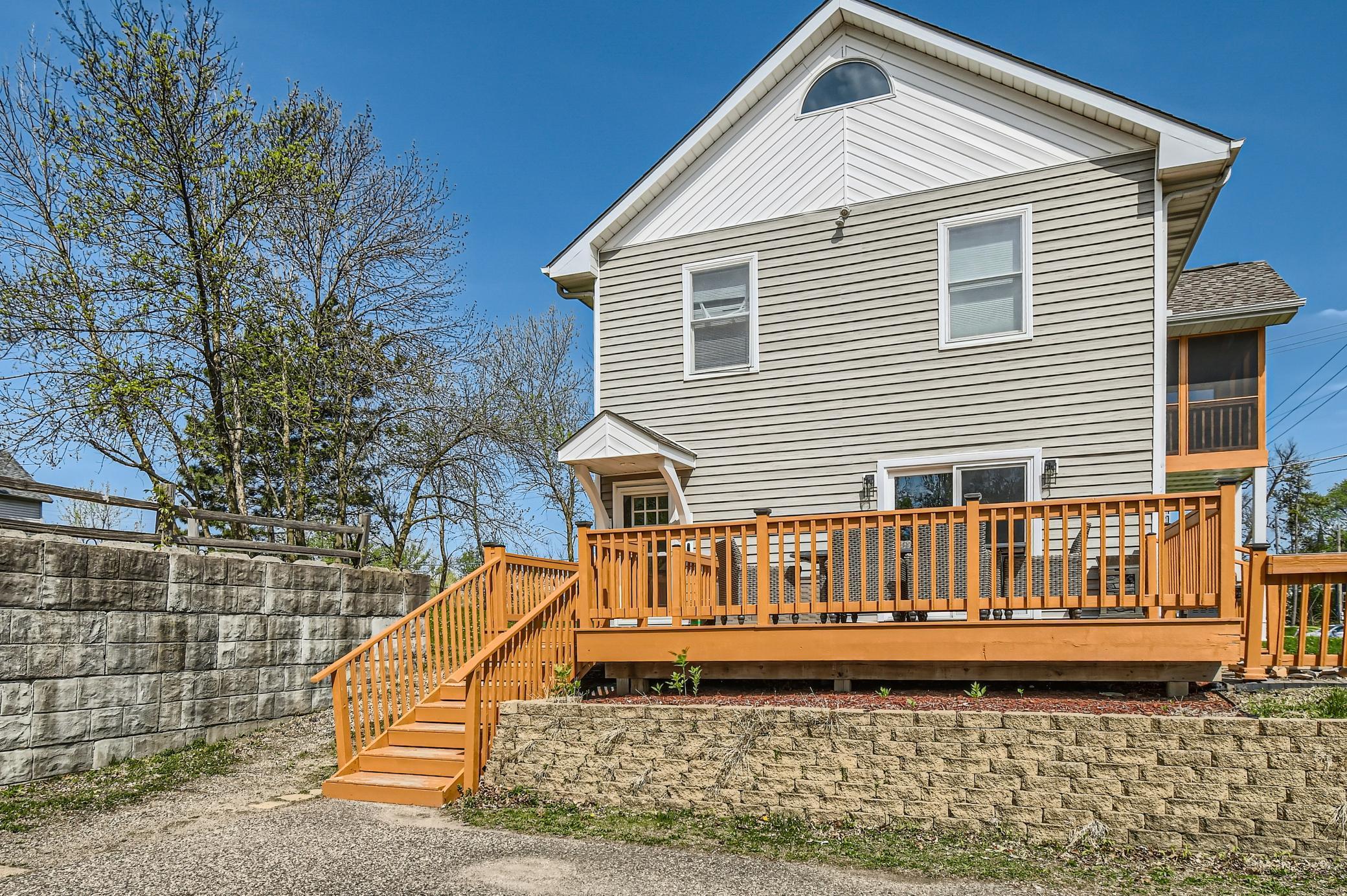 401 Highway 7 Property Photo 1