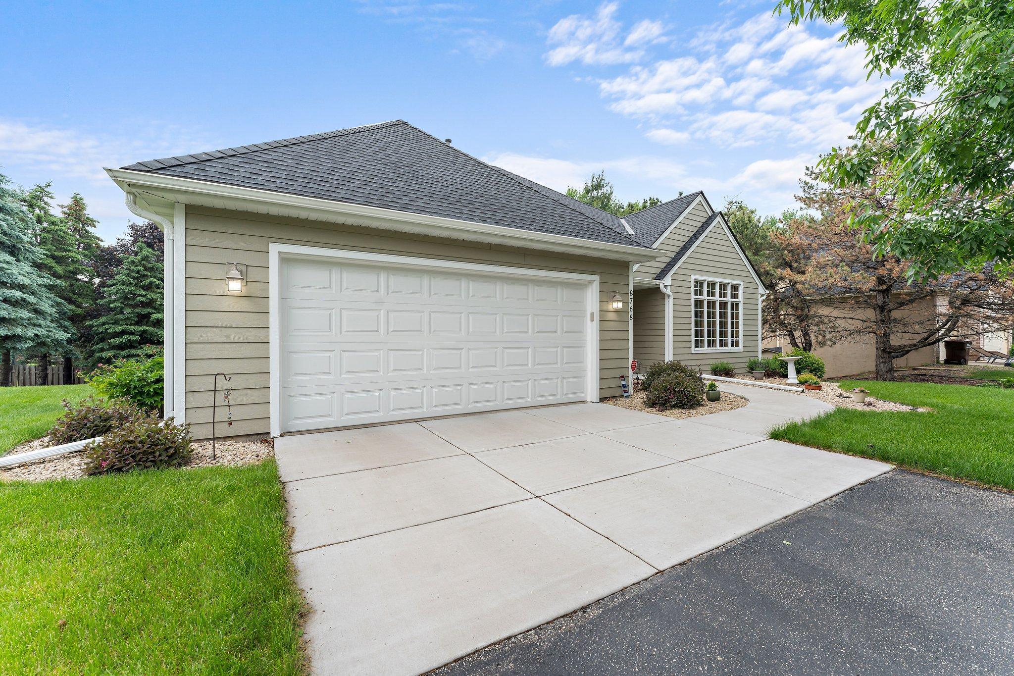 8768 Pheasant Run Road Property Photo 2