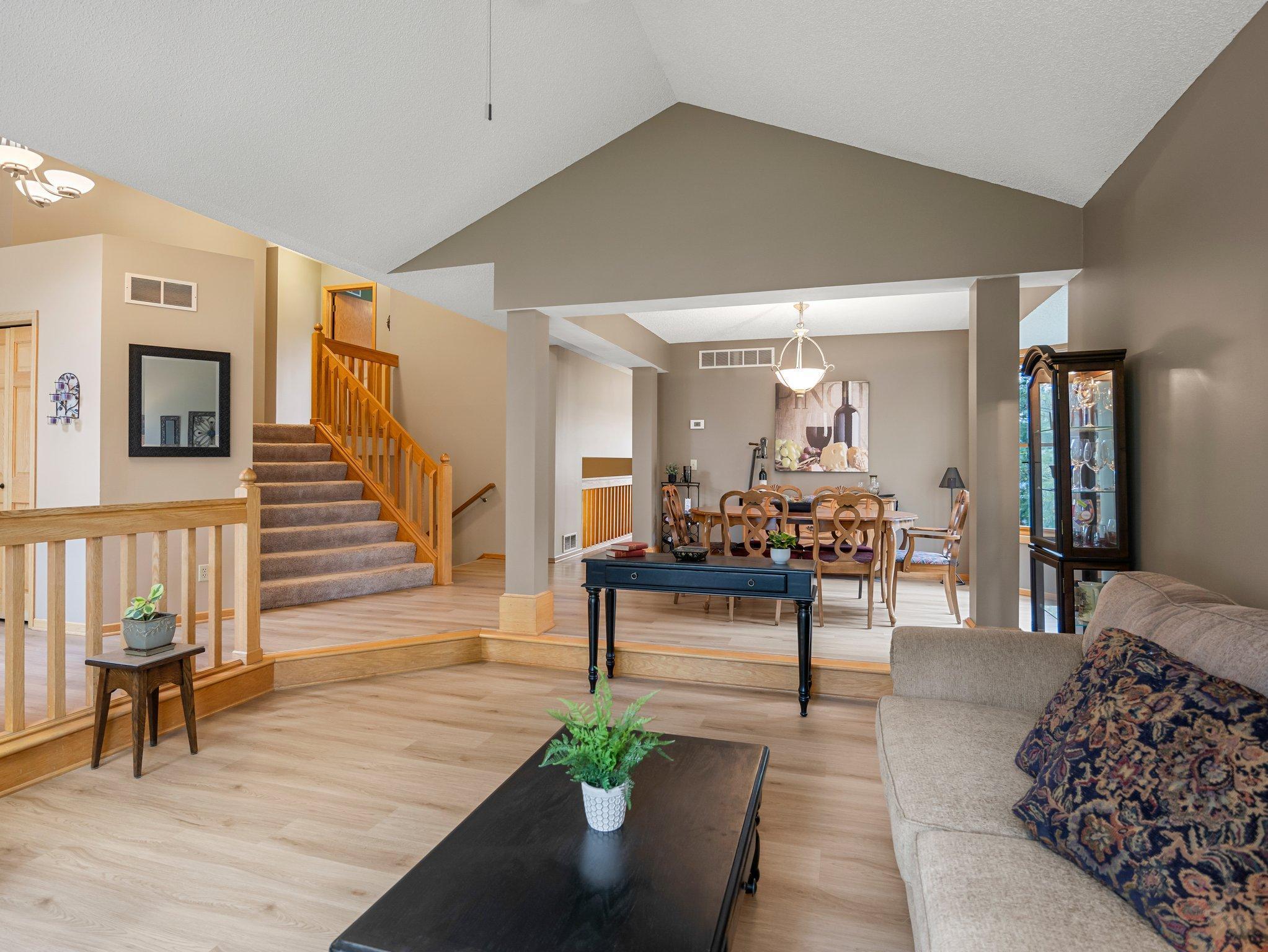 8768 Pheasant Run Road Property Photo 5