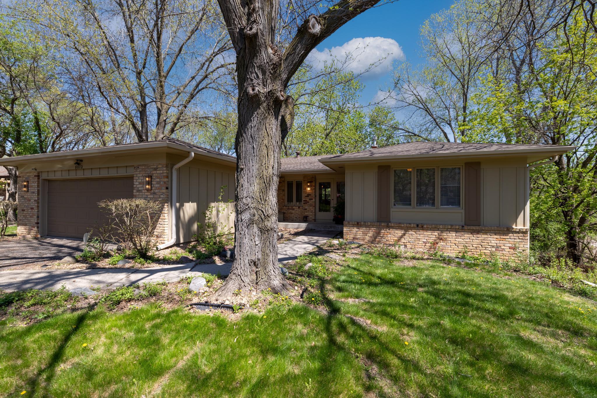 8613 Wood Cliff Circle Property Photo