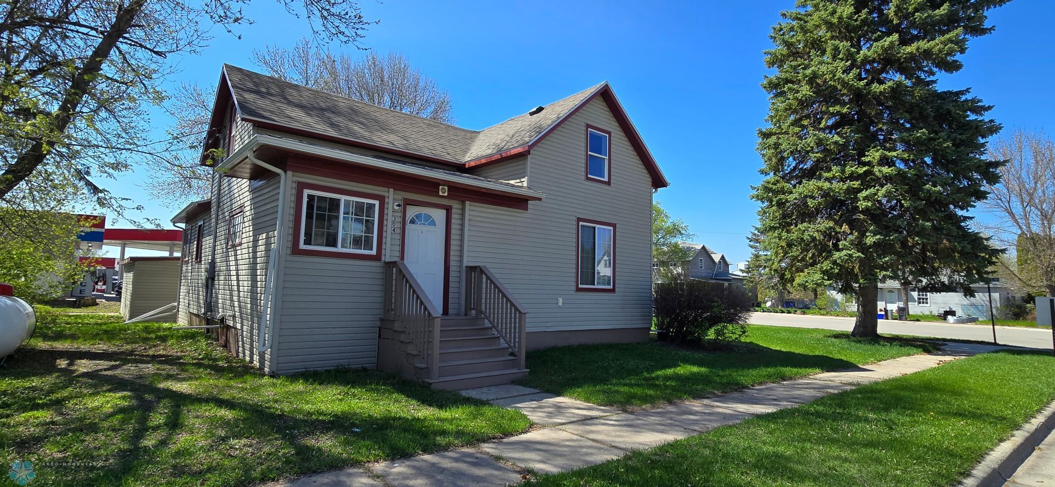 304 1st Avenue Property Photo 1