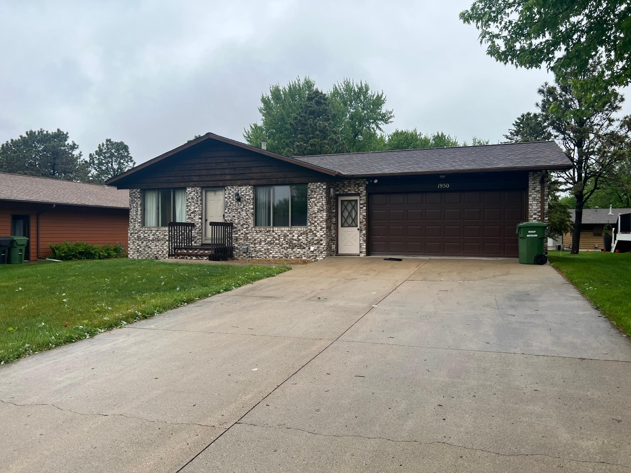 1950 Summit Avenue Property Photo 1