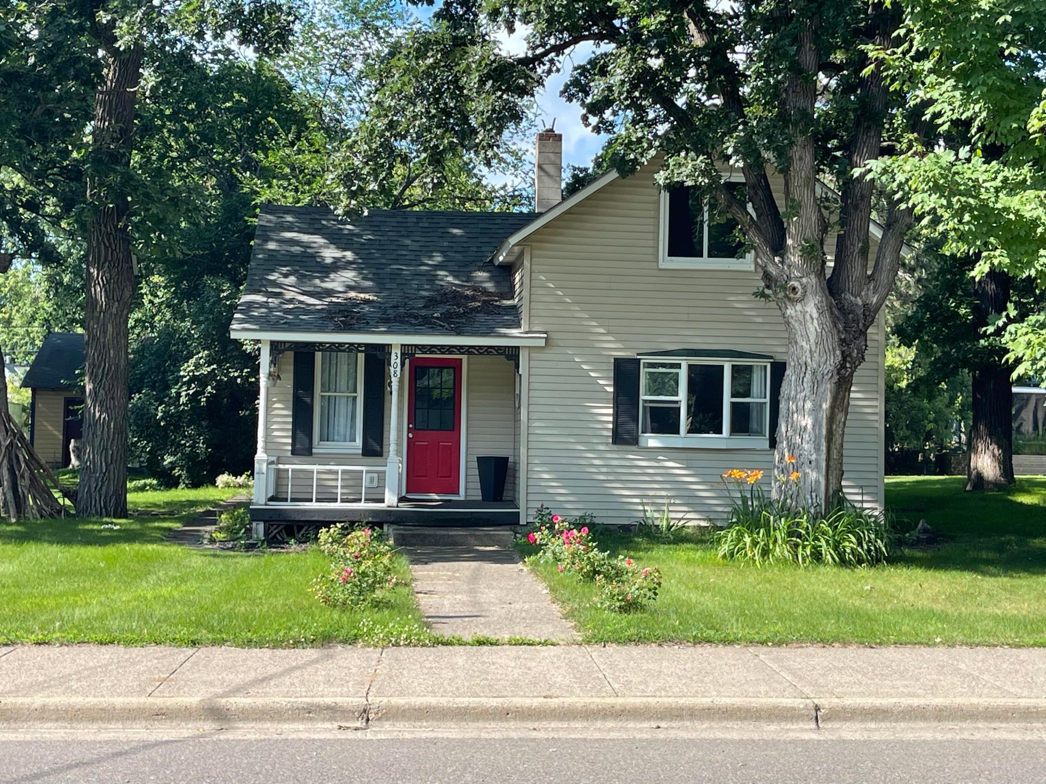 308 E Centre Street Property Photo 1
