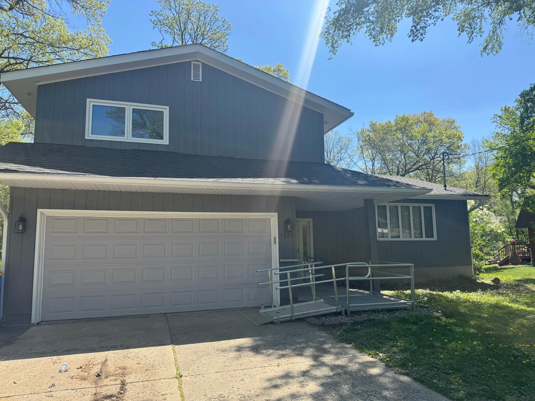 1725 Woodlawn Avenue Property Photo 1
