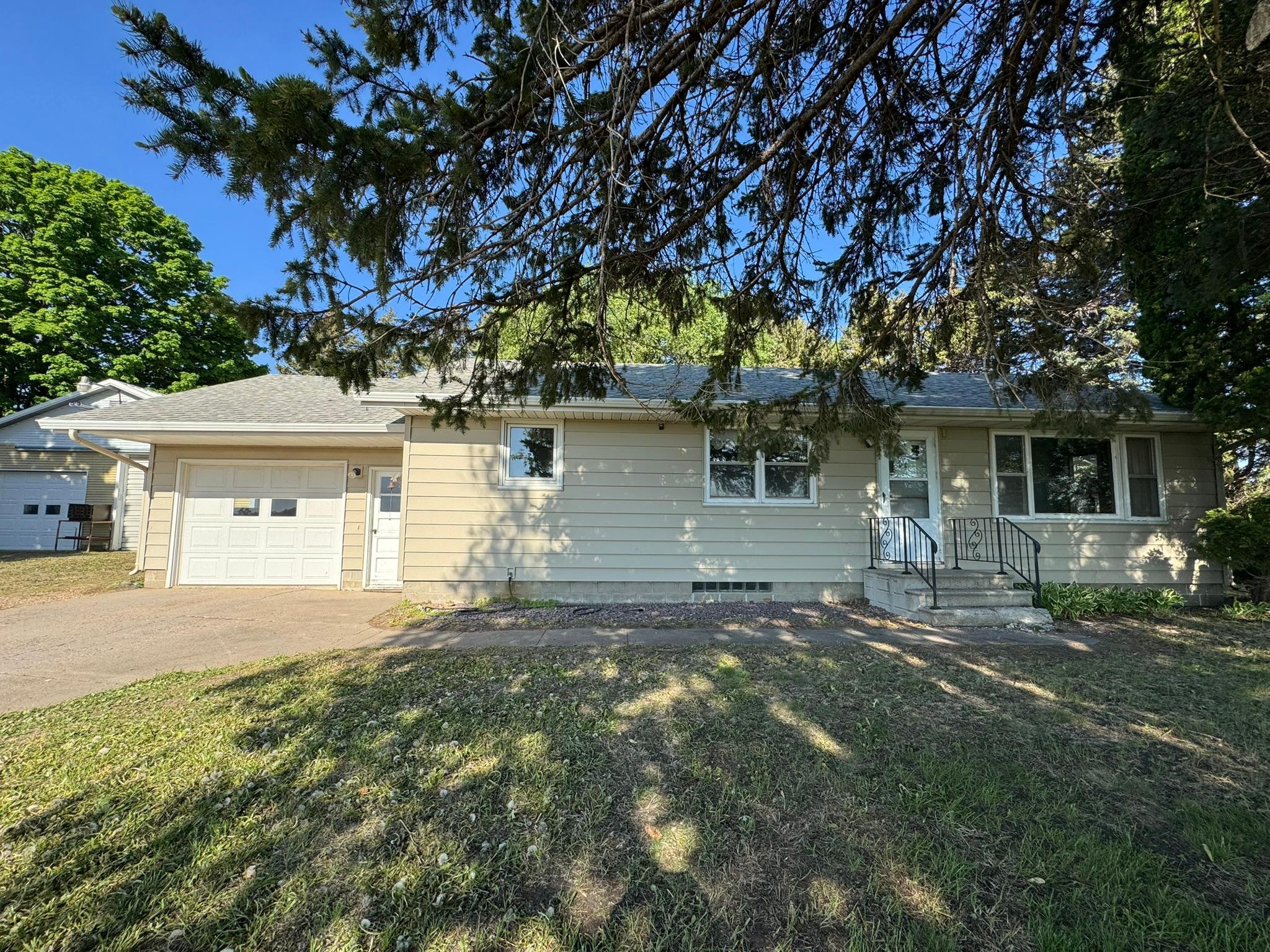 46998 Birch Street Property Photo 1