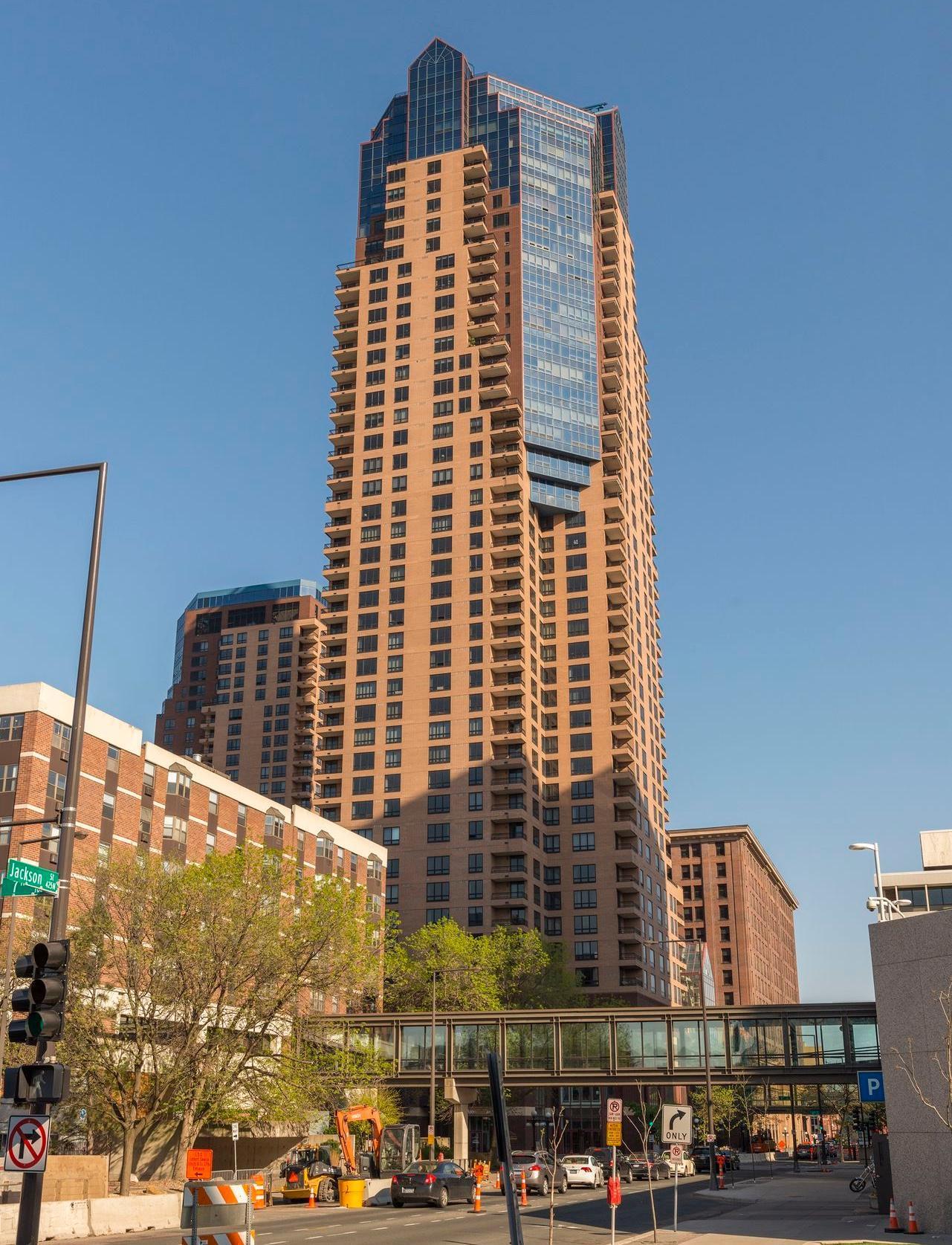 168 6th Street 2702