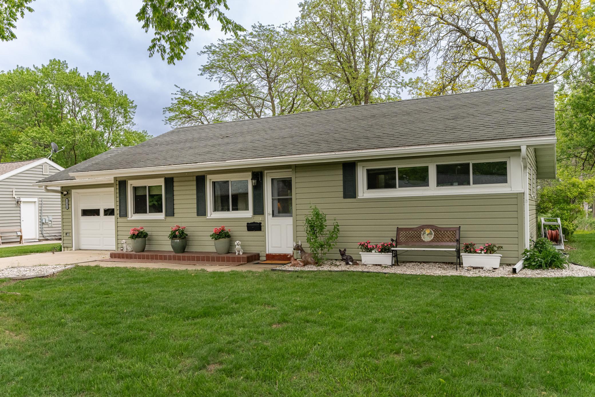 1426 Graham Court Property Photo 1