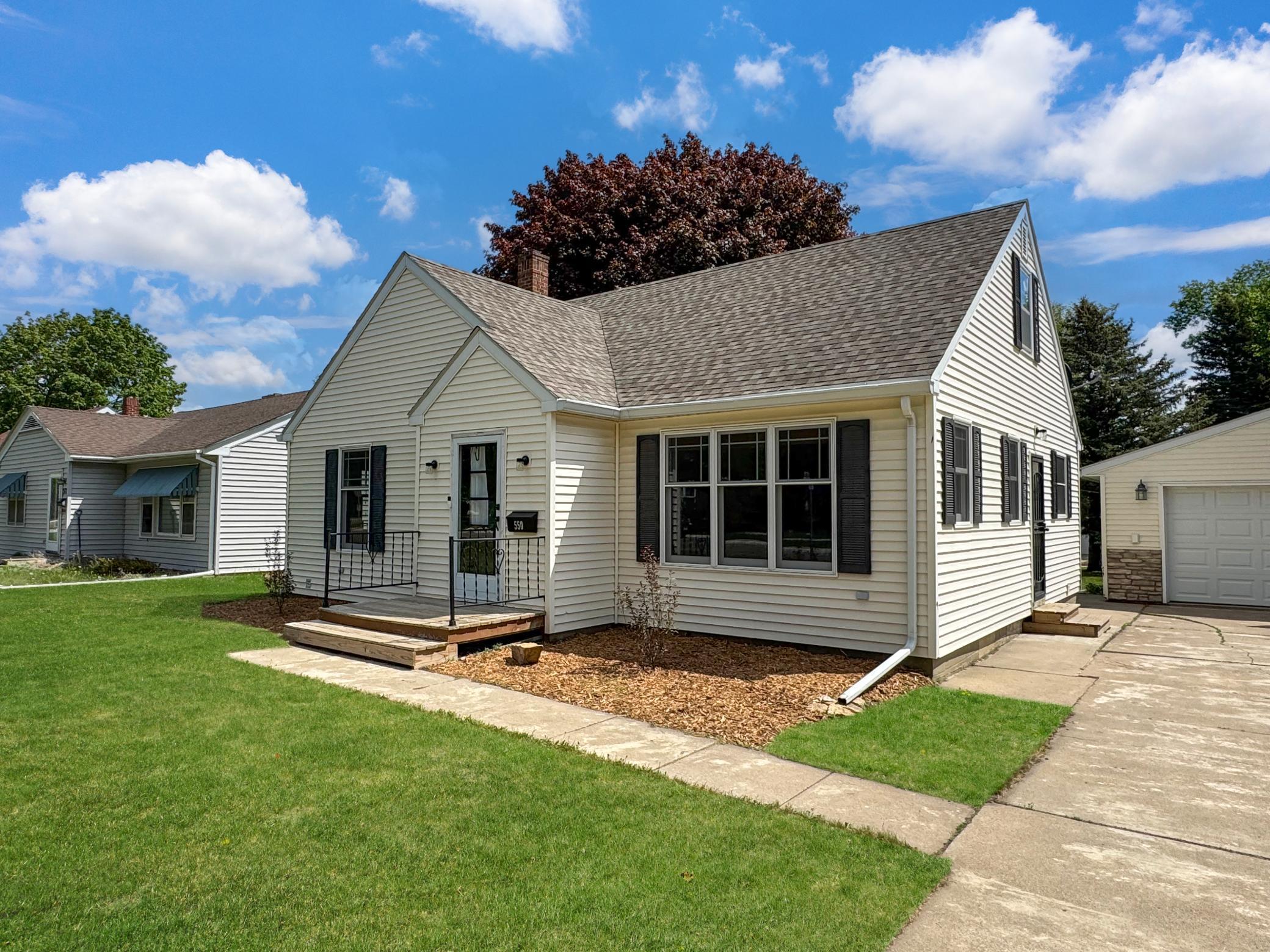 550 Center Street Property Photo