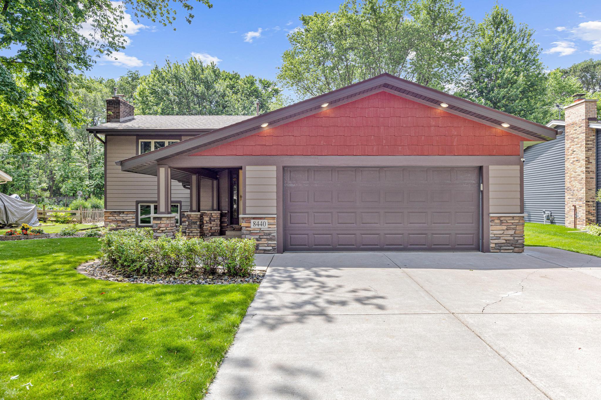8440 Knollwood Drive