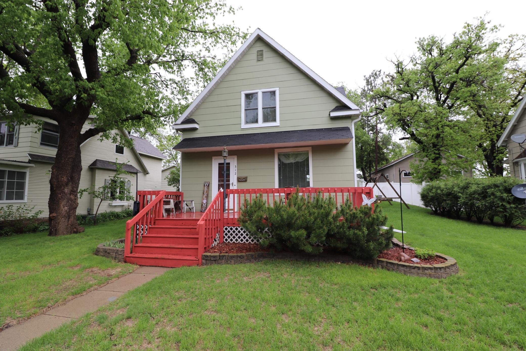 312 Oak Street Property Photo 1