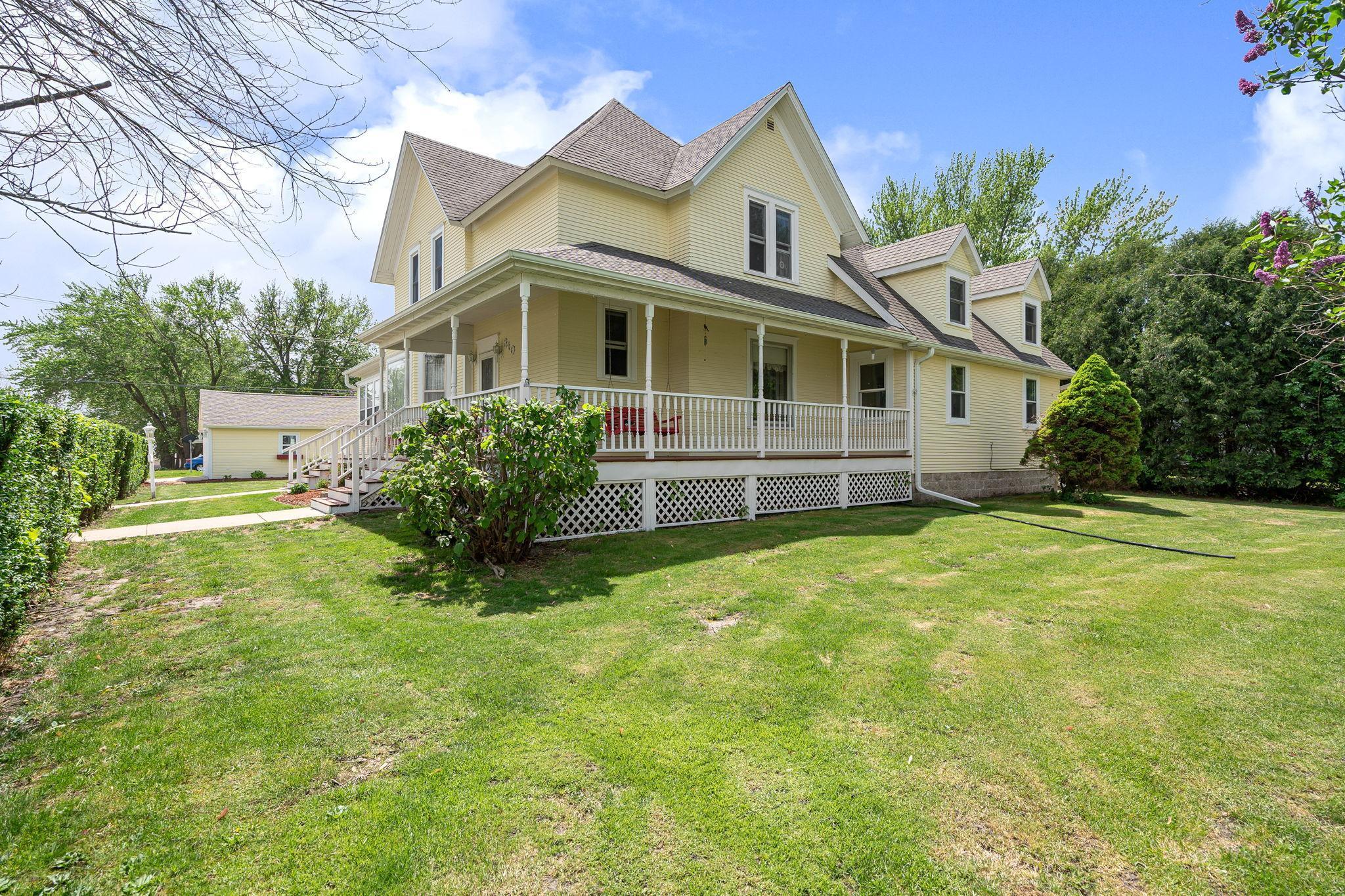 310 1st Avenue Property Photo 1