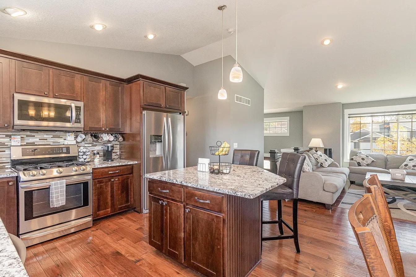 1096 Woodbury Dr Property Photo 2