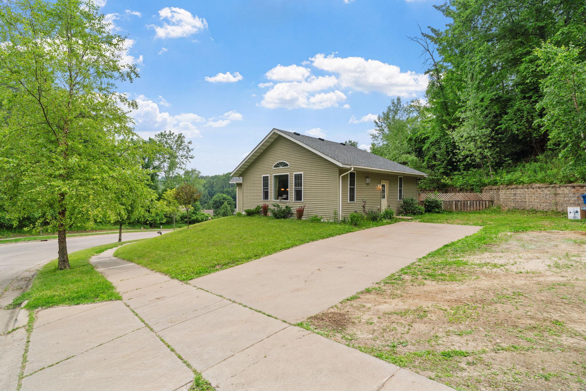 2391 Brooks Avenue Property Photo 2