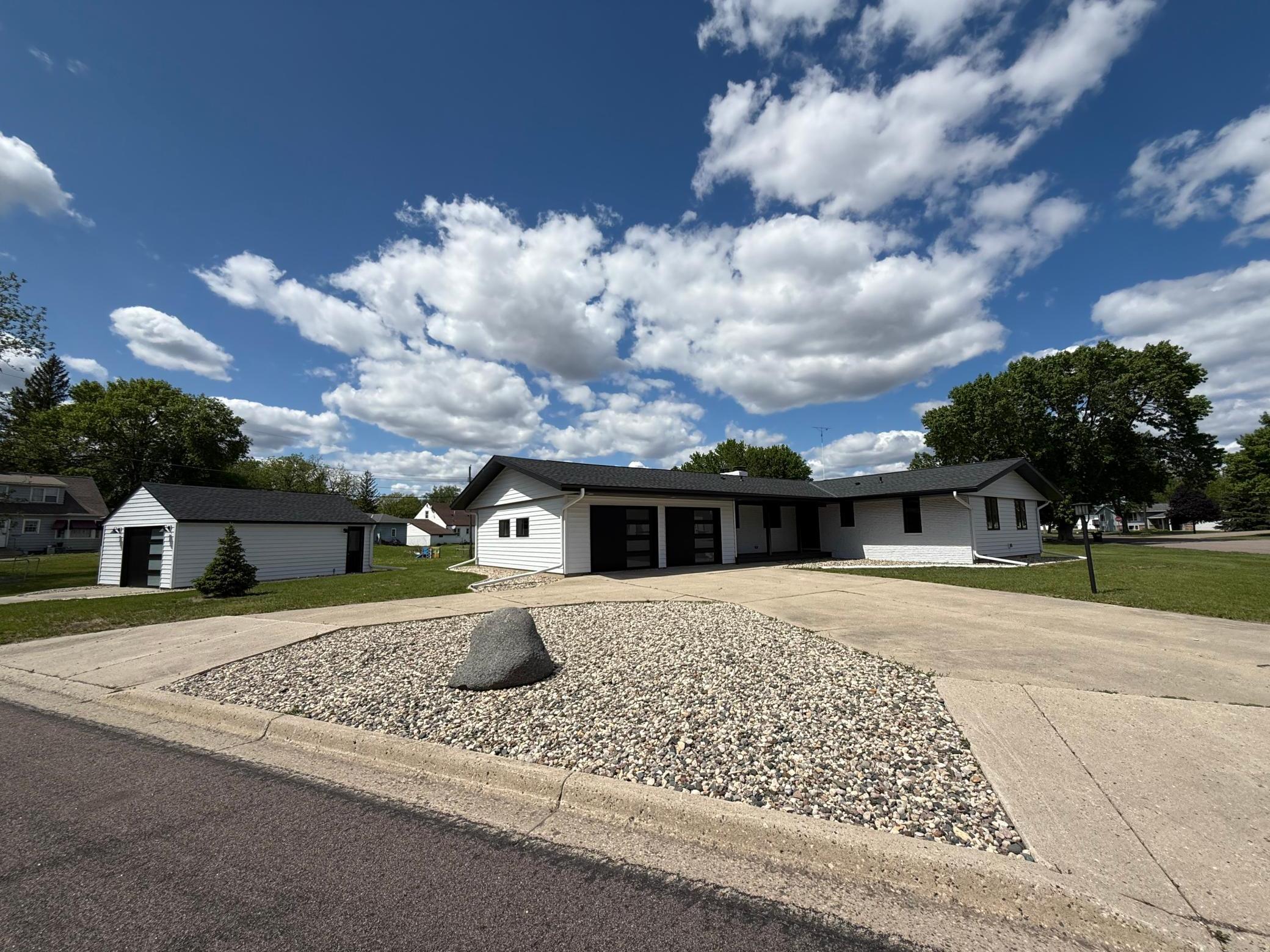111 W Drache Avenue Property Photo 1