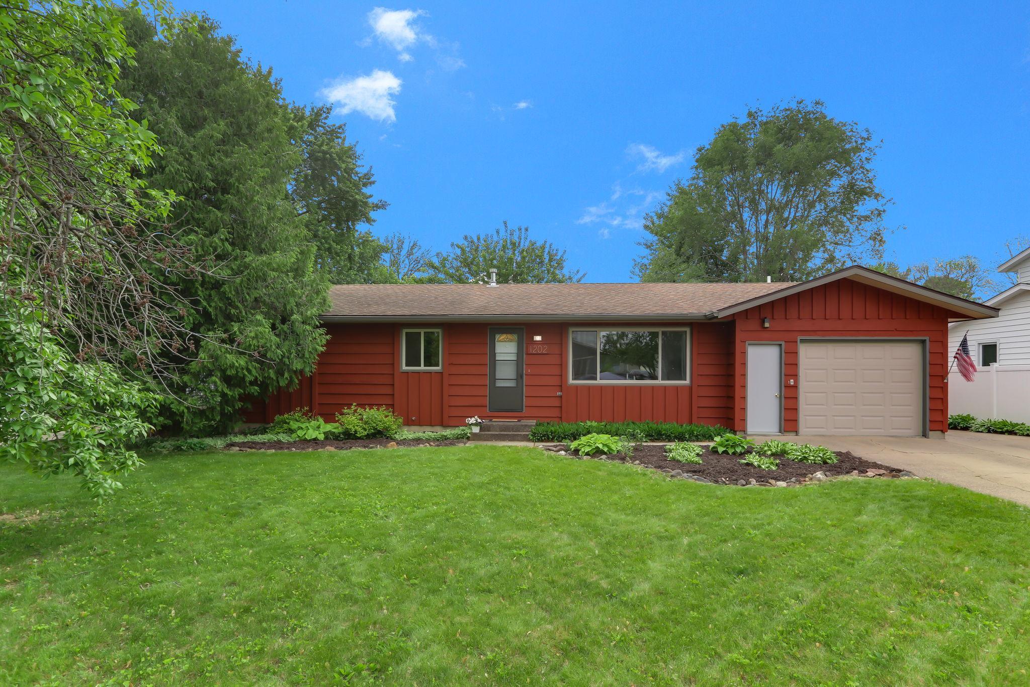 1202 Lyn Way Property Photo 1