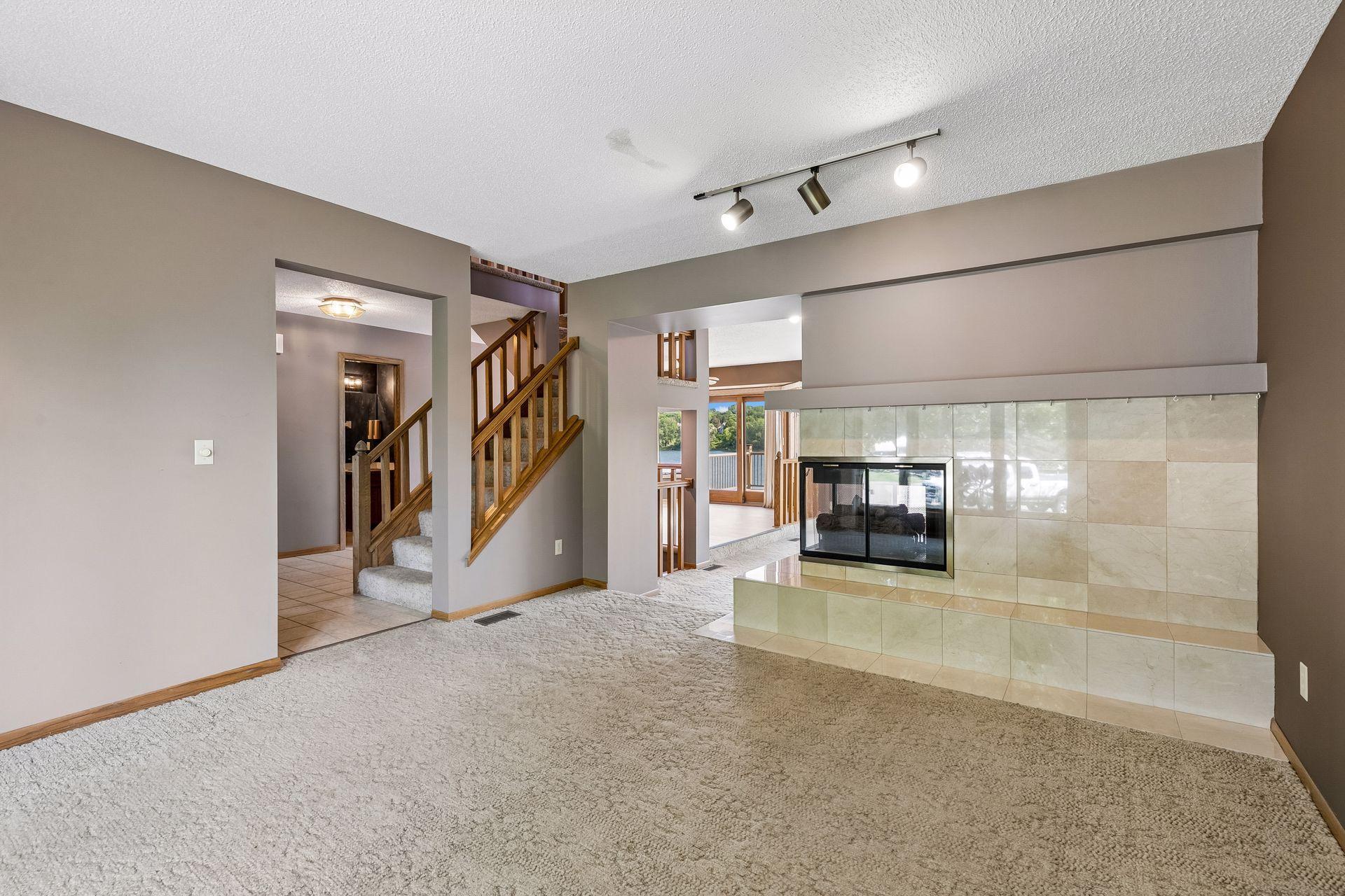 15813 Highview Drive Property Photo 8
