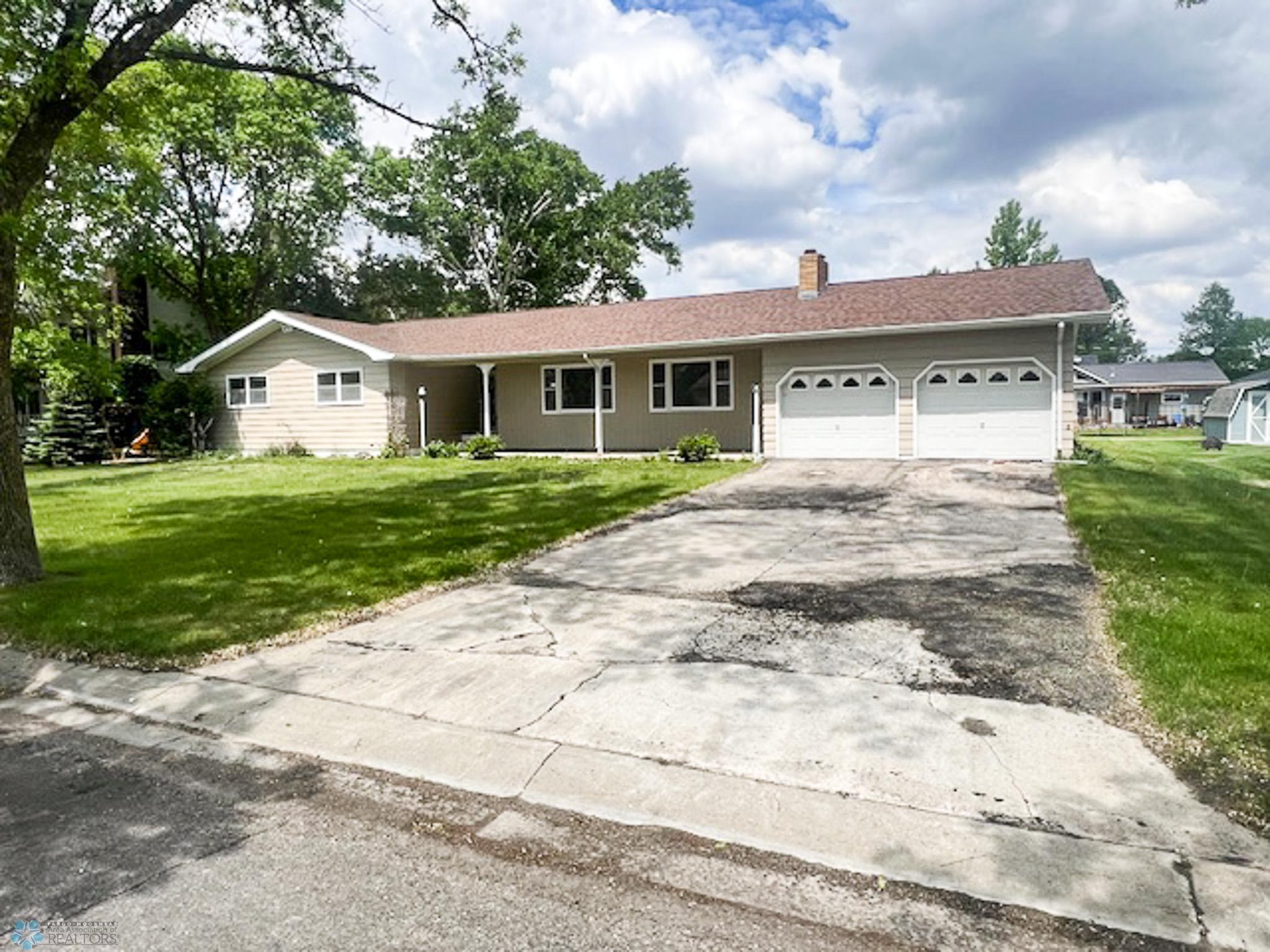 807 Pleasant Drive Property Photo 1