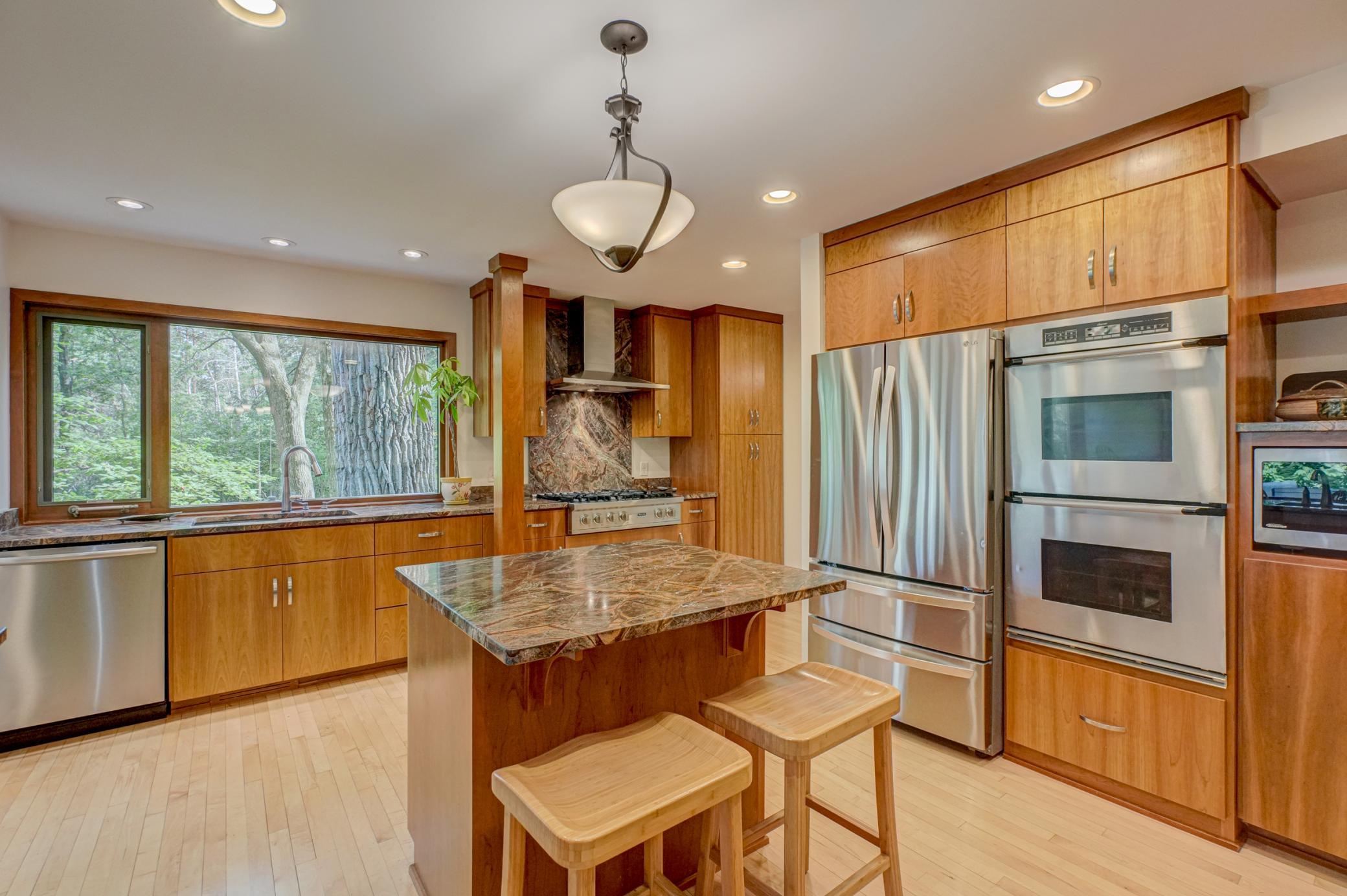 15511 Afton Hills Drive S Property Photo 1