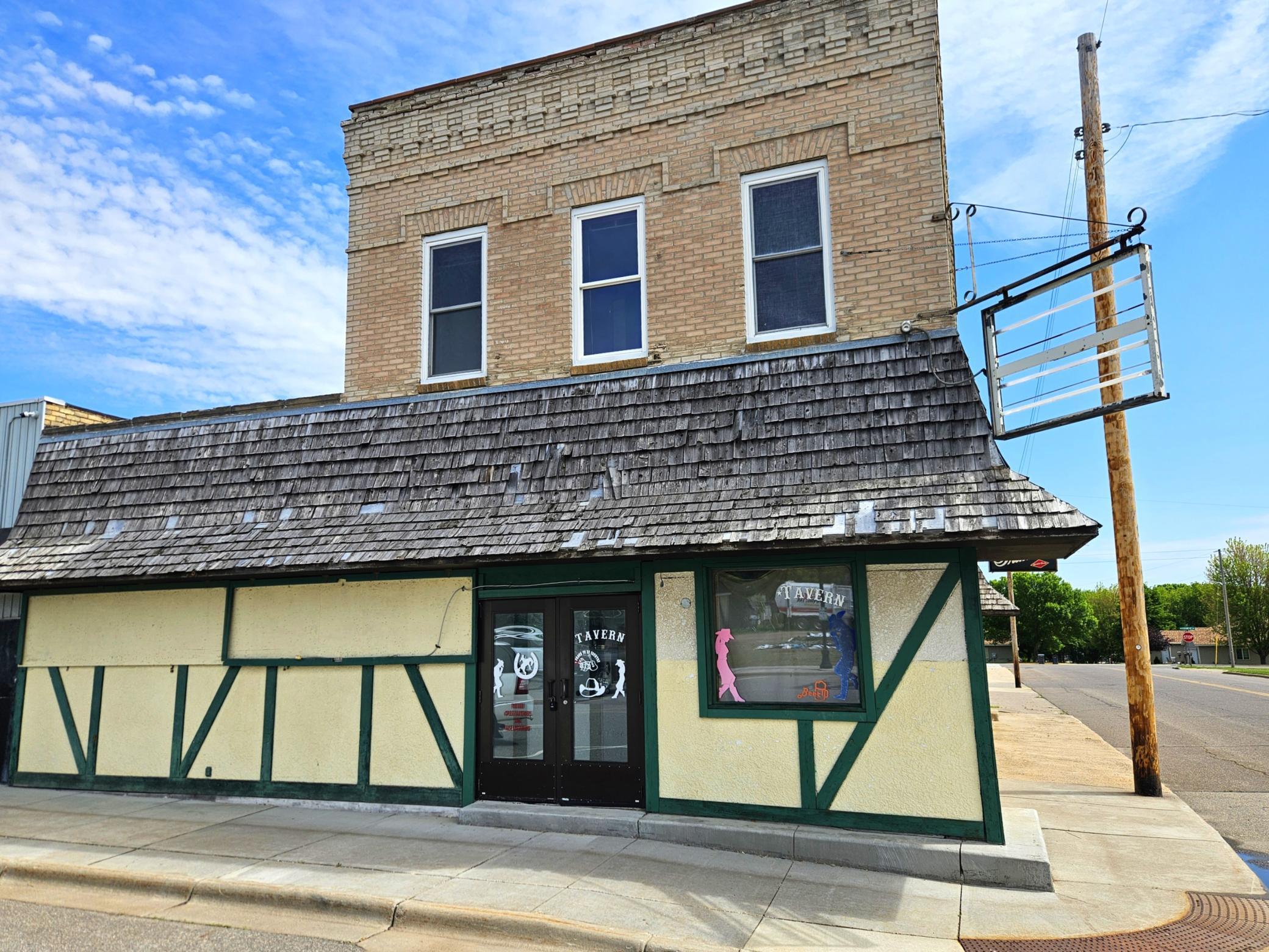 100 4th Avenue N Property Photo 1