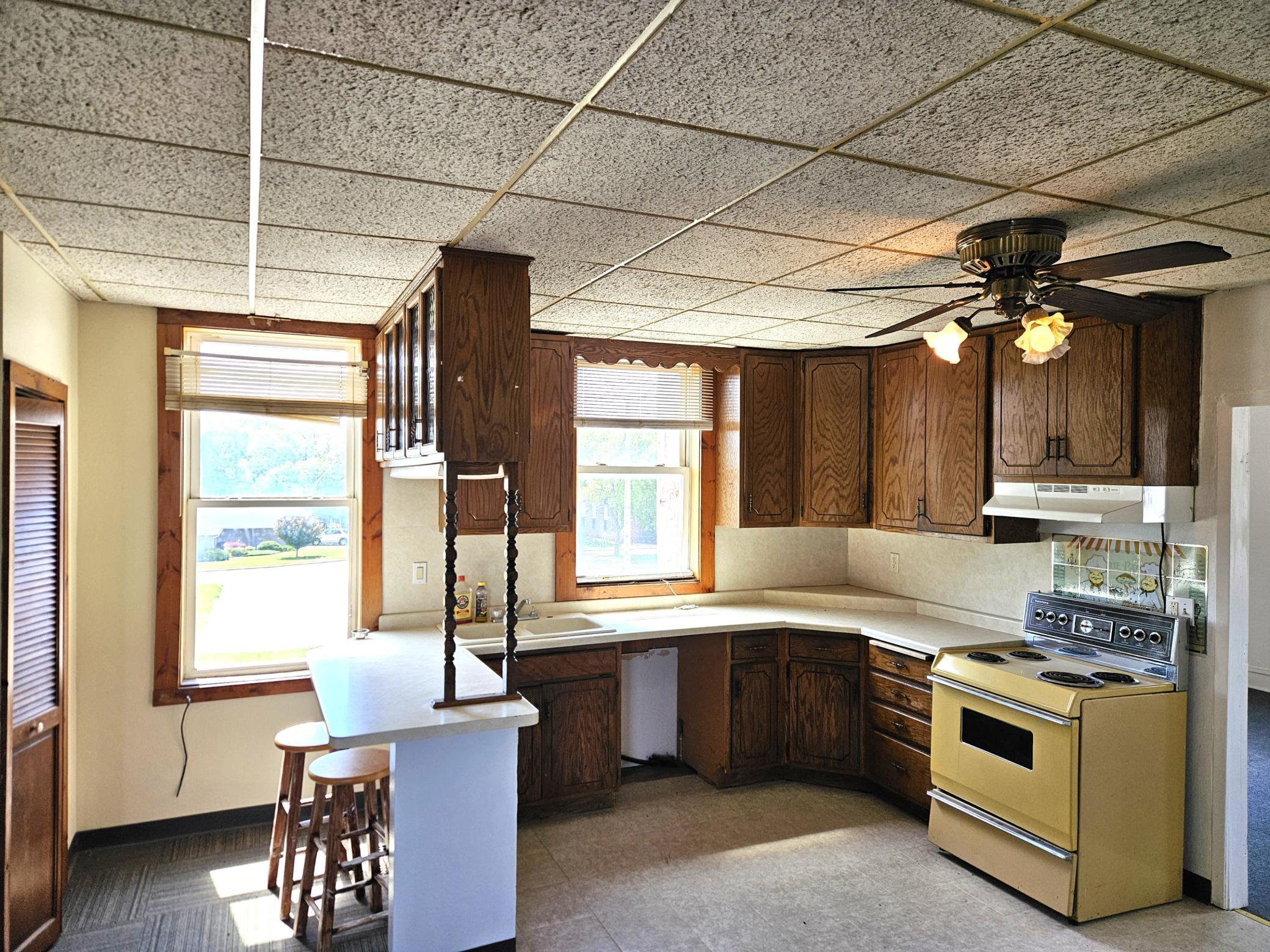 100 4th Avenue N Property Photo 9