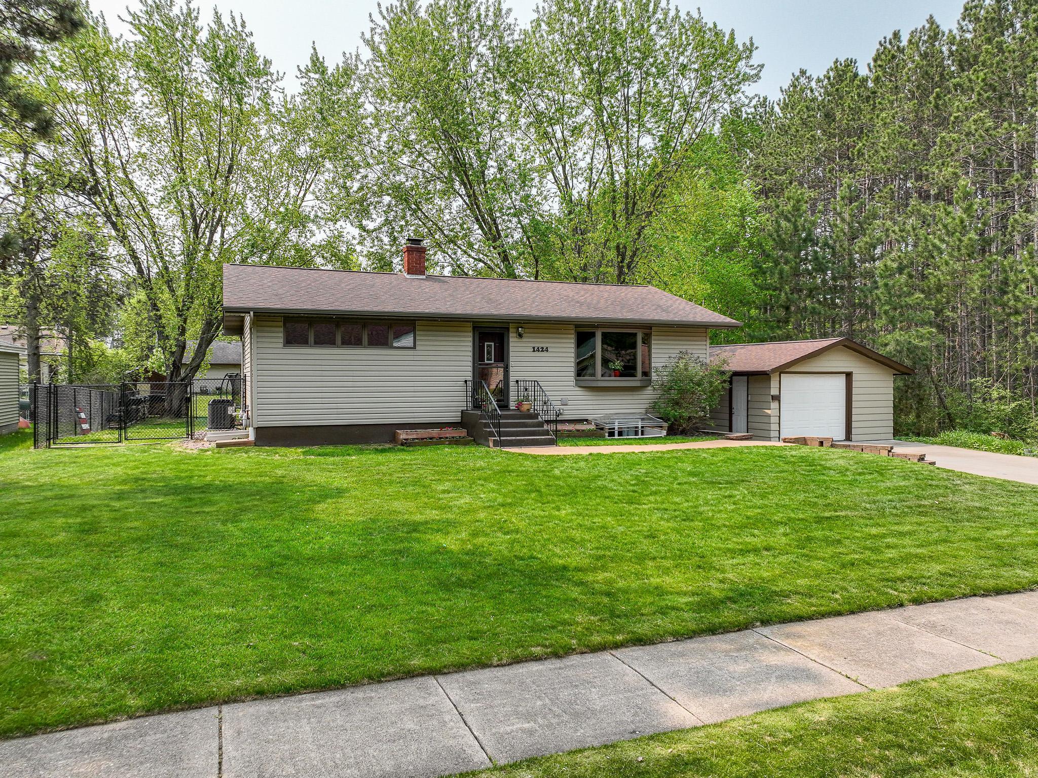 1424 Summit Avenue Property Photo 1