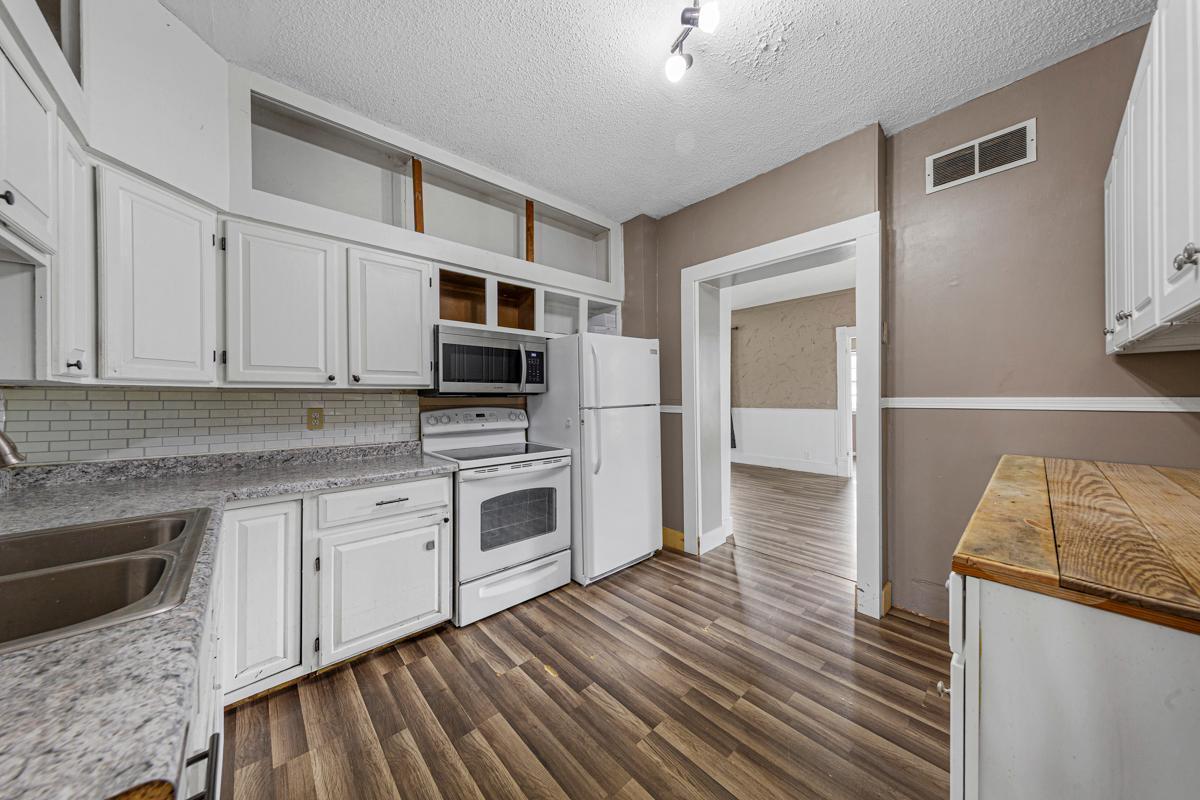 300 Ellington Street Property Photo 6
