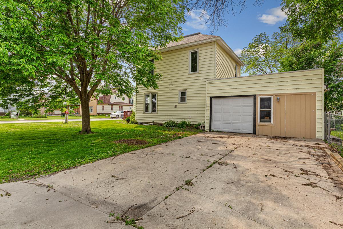 300 Ellington Street Property Photo 14