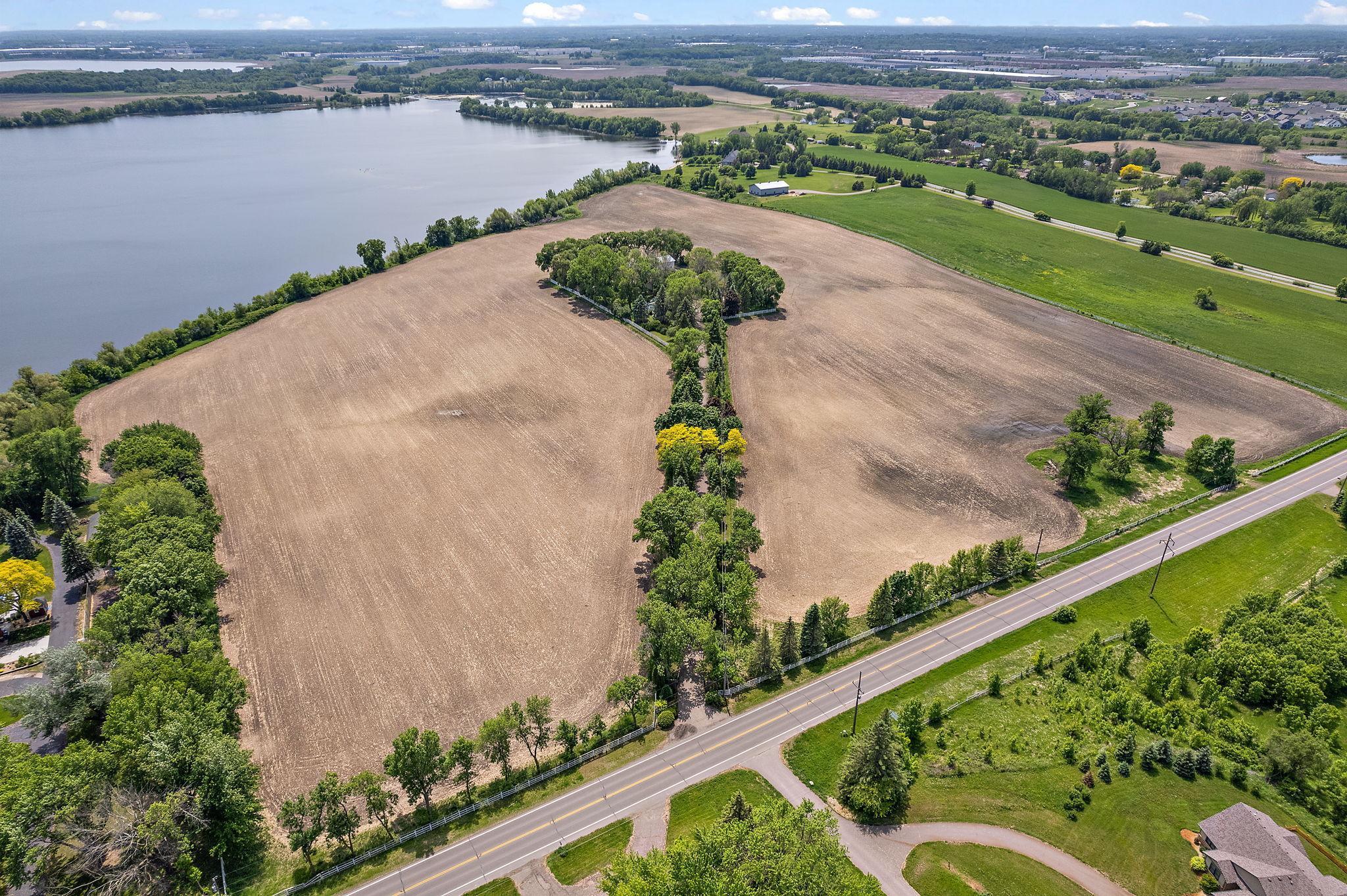 18121 N Diamond Lake Road Property Photo 4