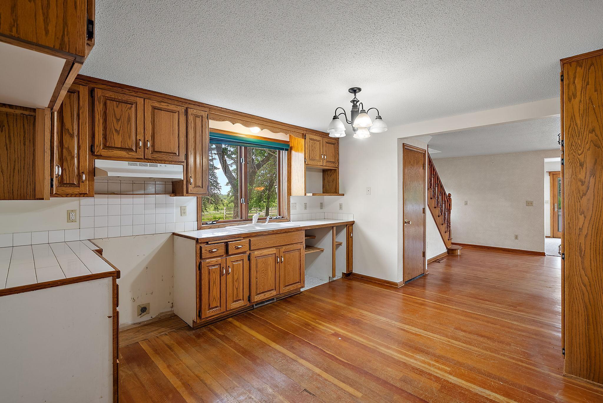 18121 N Diamond Lake Road Property Photo 9