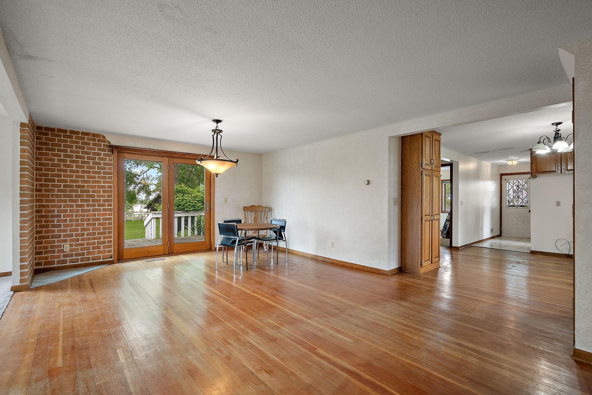 18121 N Diamond Lake Road Property Photo 11