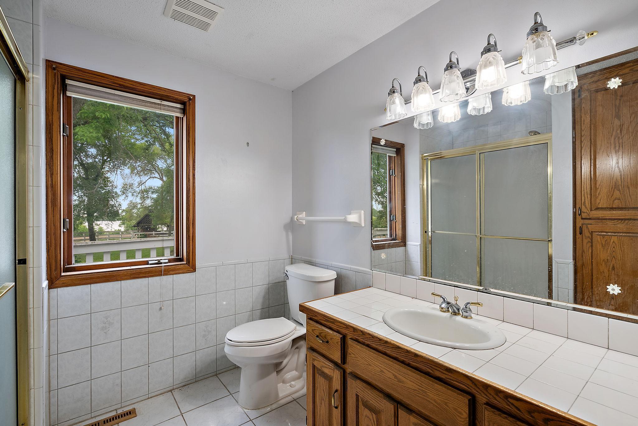 18121 N Diamond Lake Road Property Photo 13
