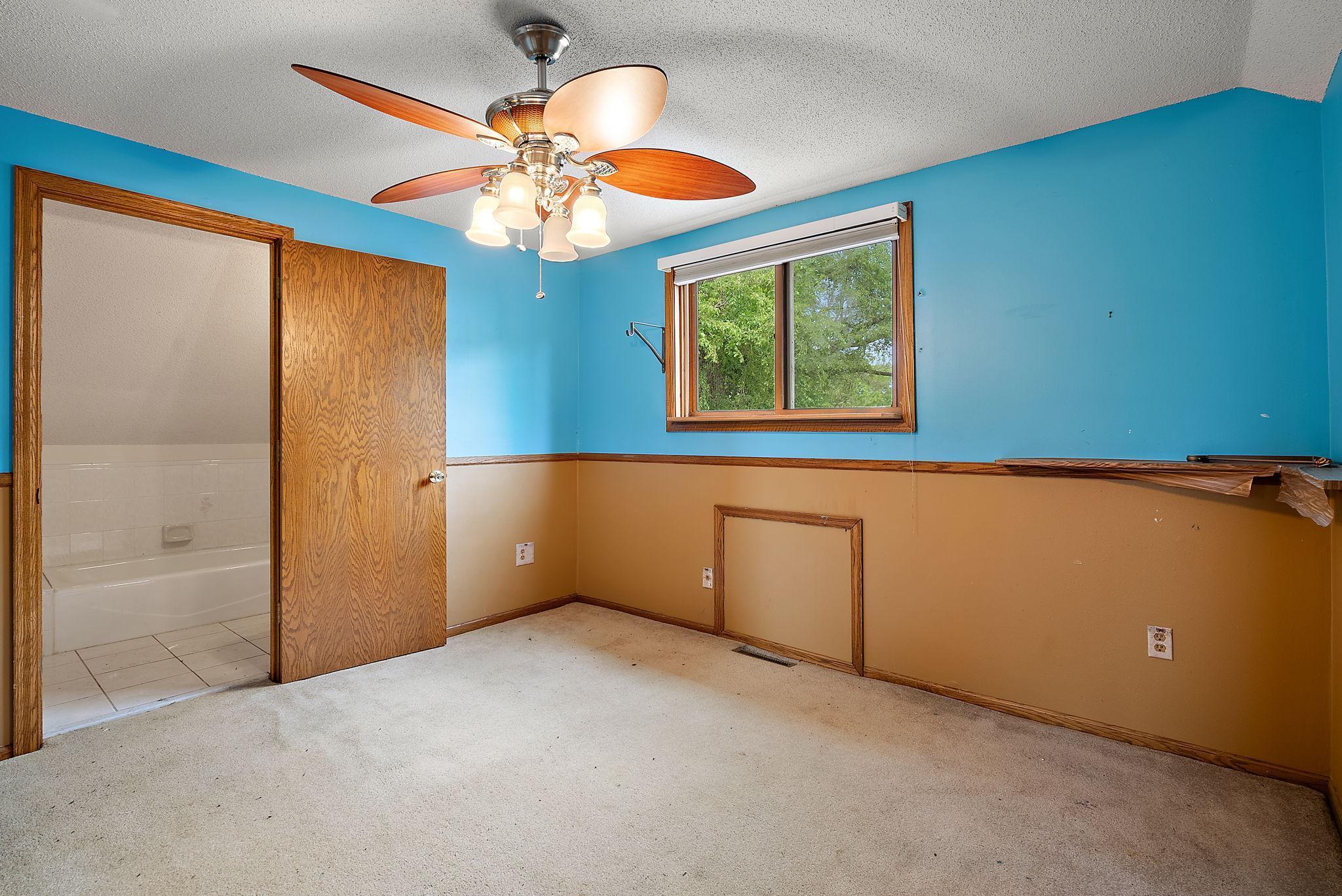 18121 N Diamond Lake Road Property Photo 16
