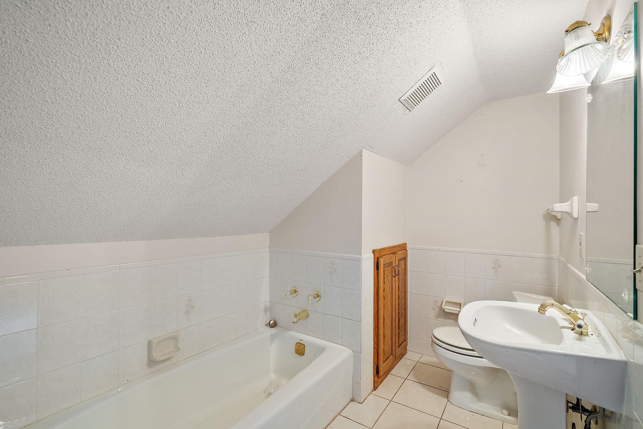 18121 N Diamond Lake Road Property Photo 17