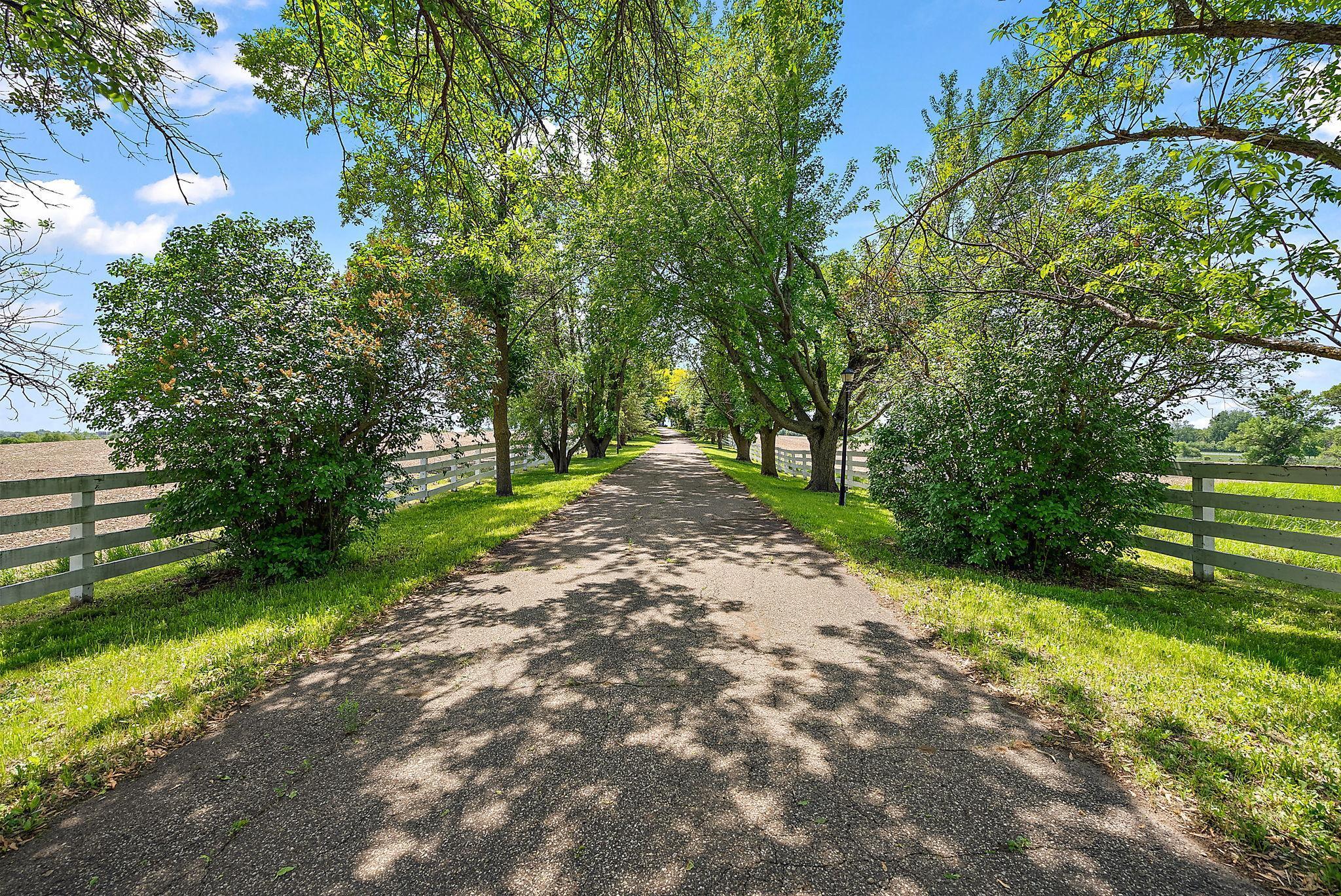 18121 N Diamond Lake Road Property Photo 21