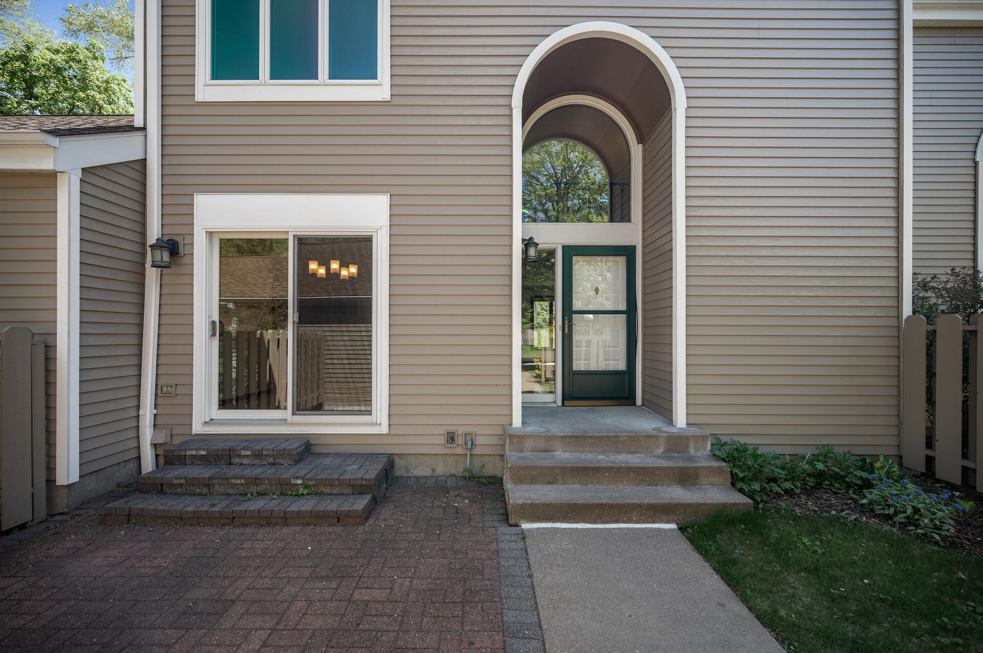 1174 Saint Clair Avenue Property Photo 3