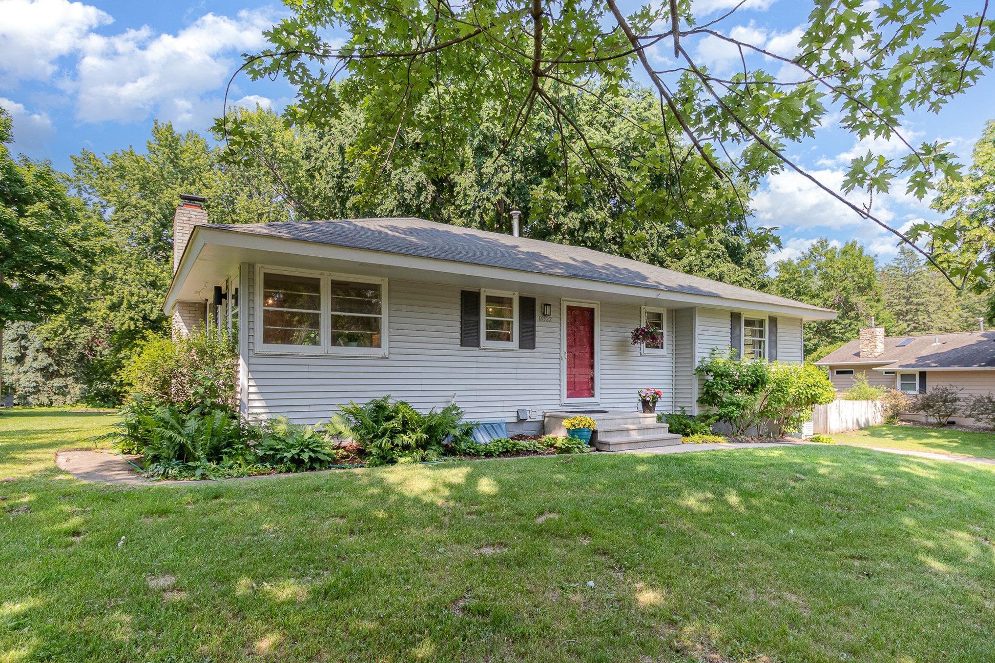 16522 Elm Drive Property Photo 2