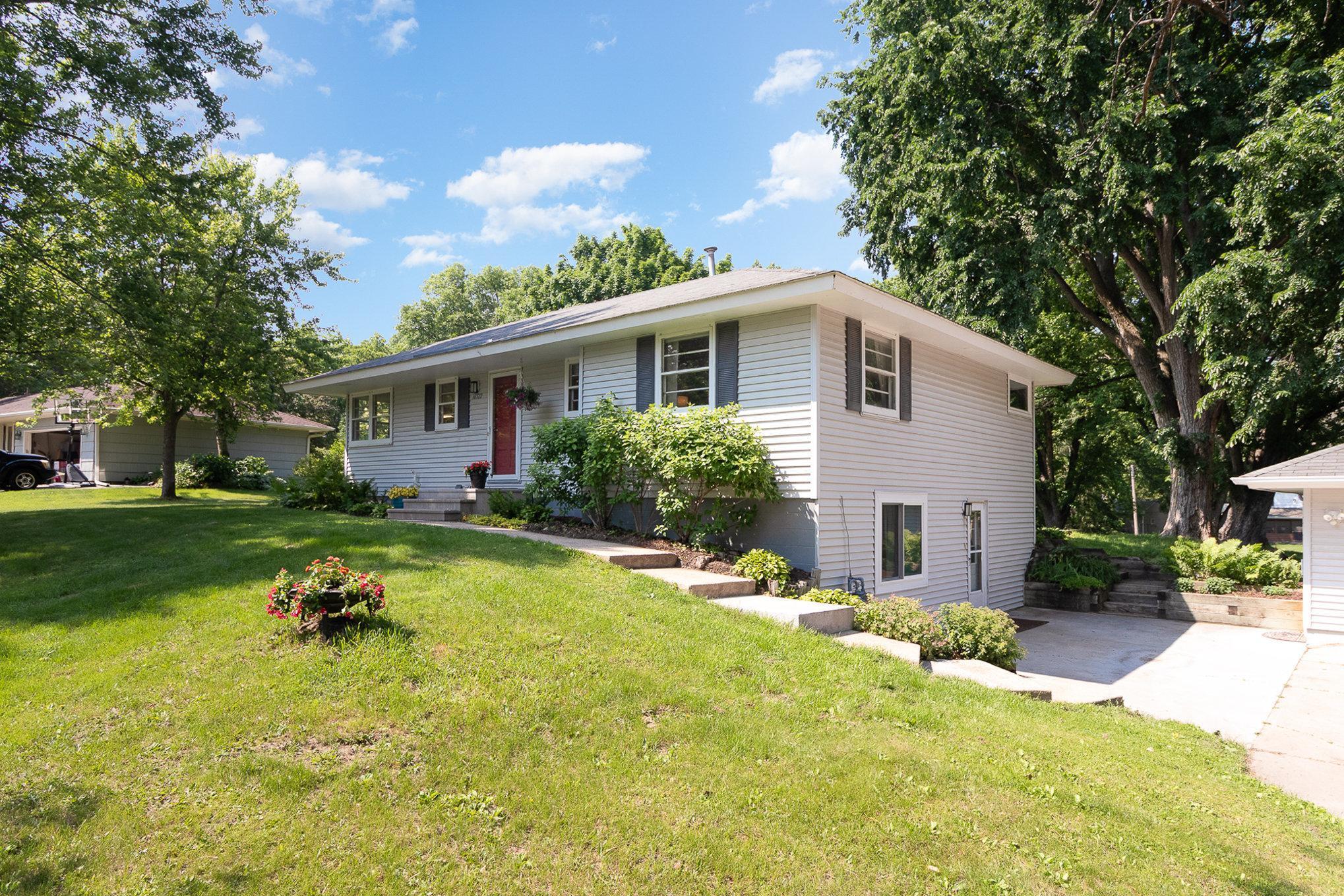 16522 Elm Drive Property Photo 4