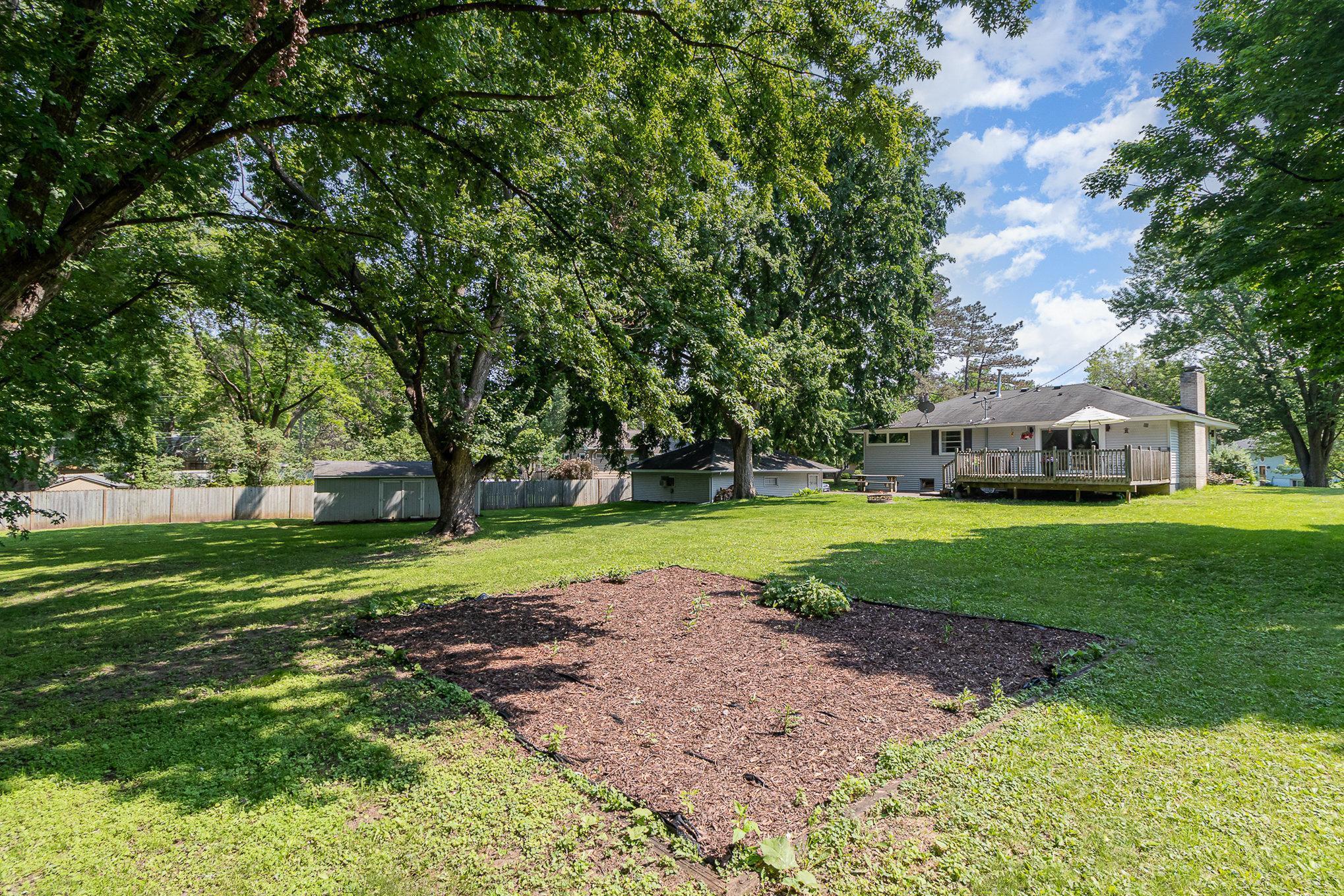 16522 Elm Drive Property Photo 9