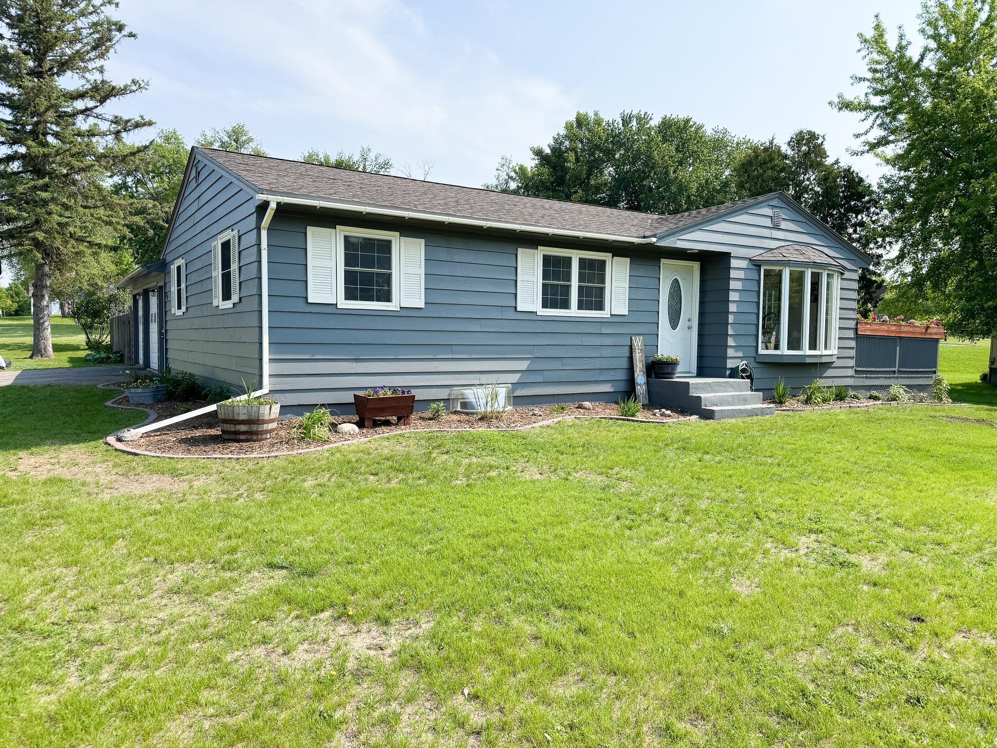 810 E Division Street Property Photo 1