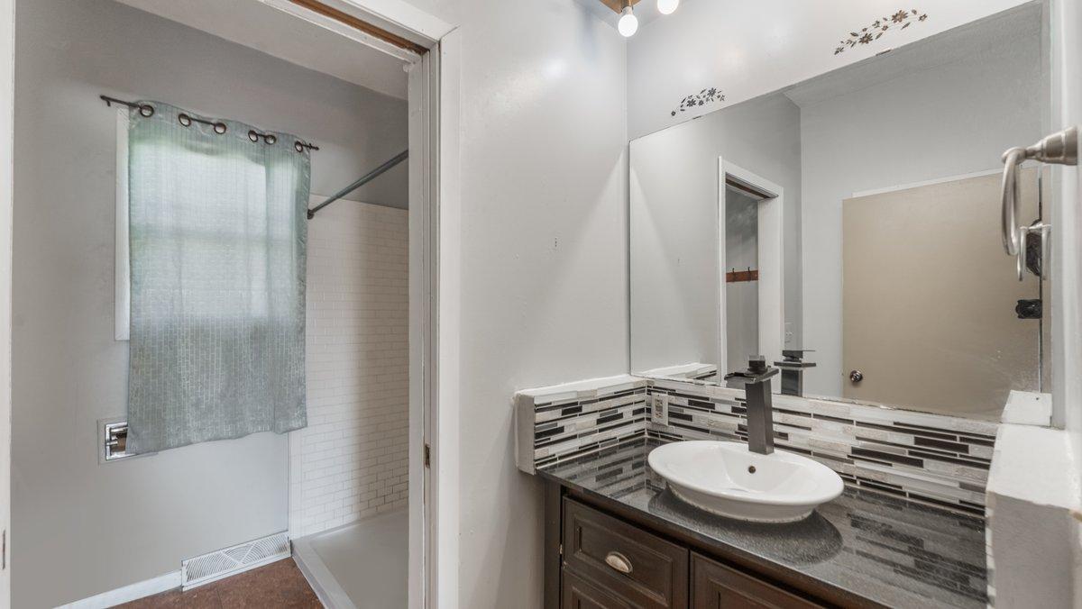 1125 9th Avenue Property Photo 8
