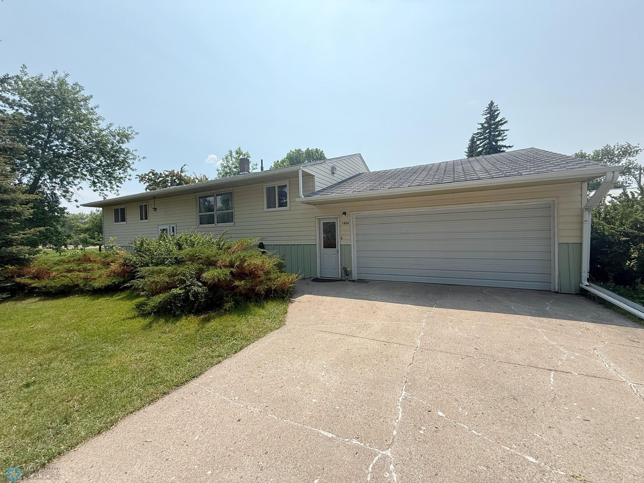 1404 Burrel Avenue Property Photo 1