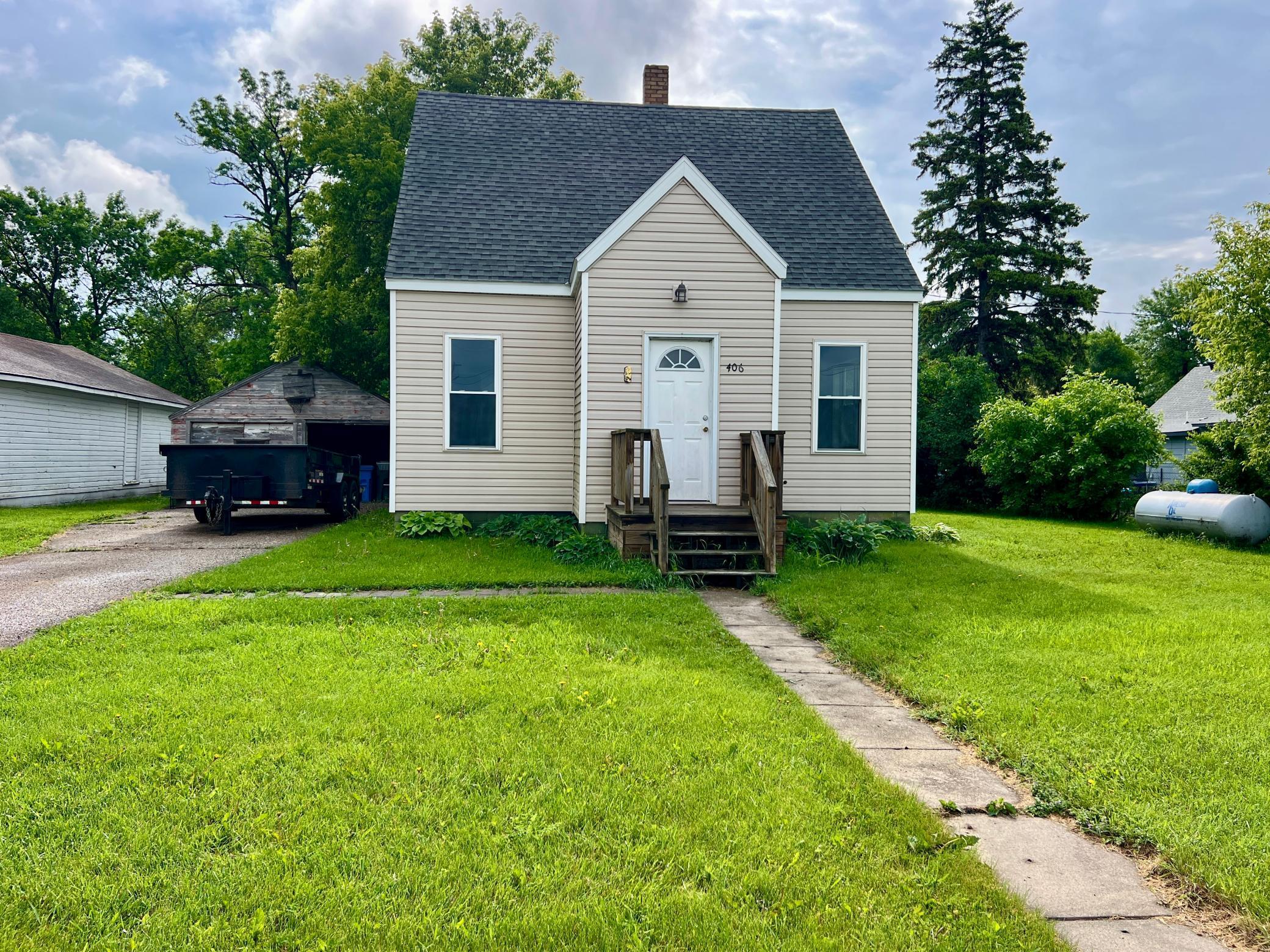 406 1st Street Property Photo 1
